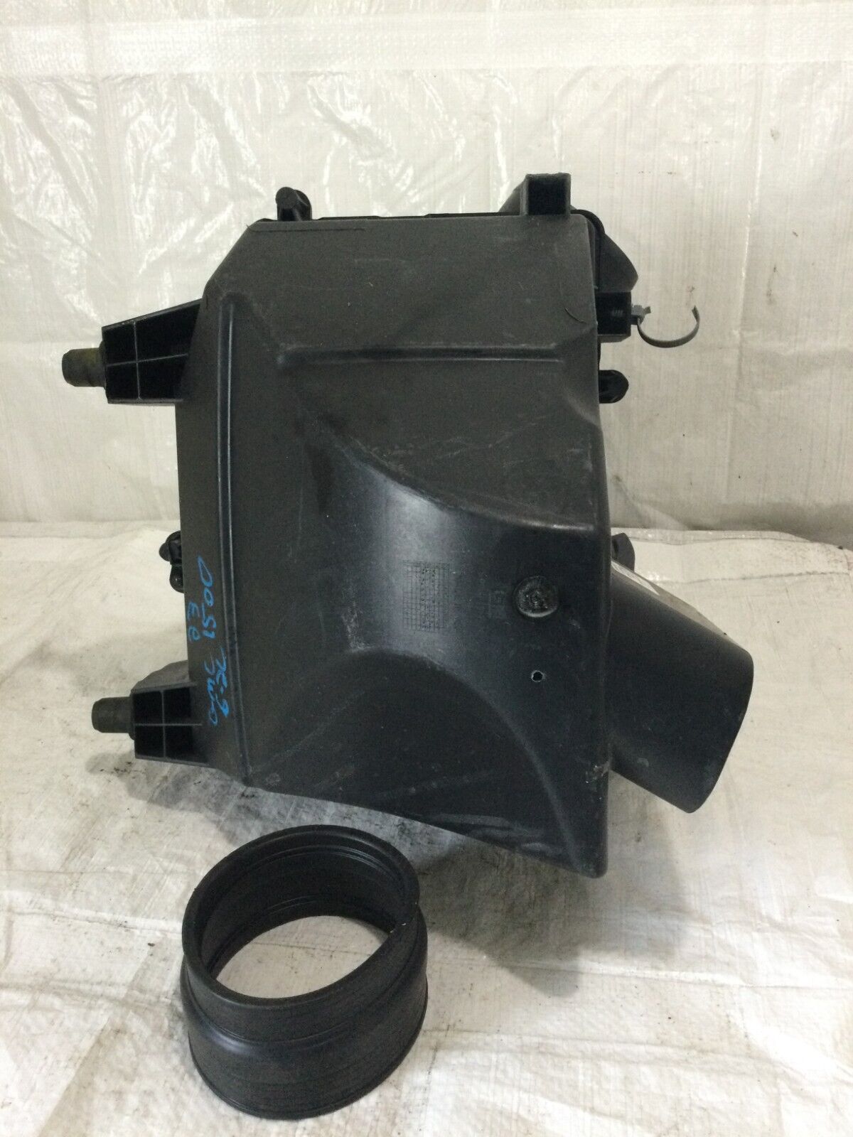 2022-2023 GMC Sierra 1500 6.2L Air Cleaner Filter Box Assembly OEM