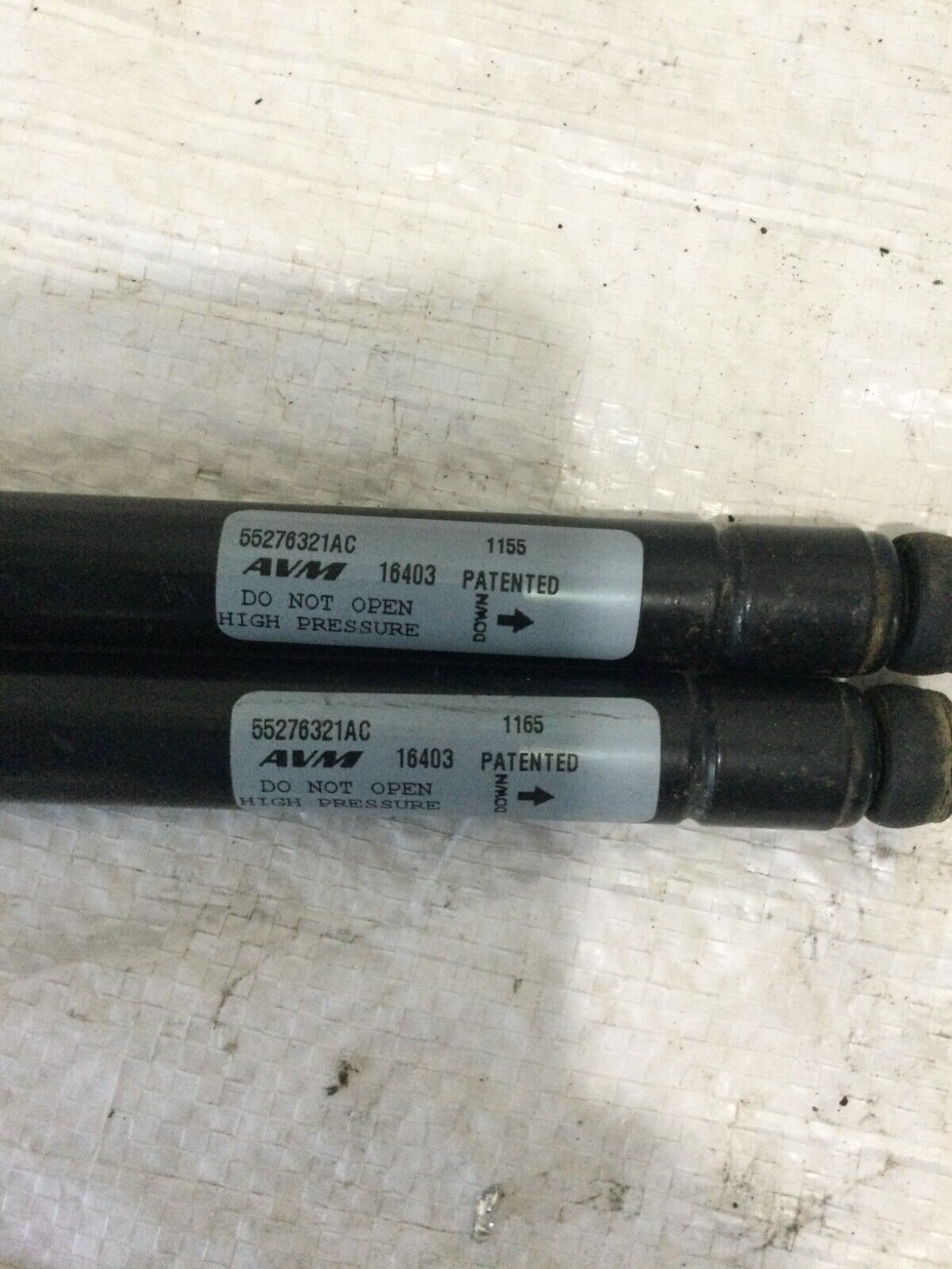 2005 Dodge Ram 1500 Hatch Support Strut Set 55276321AC OEM