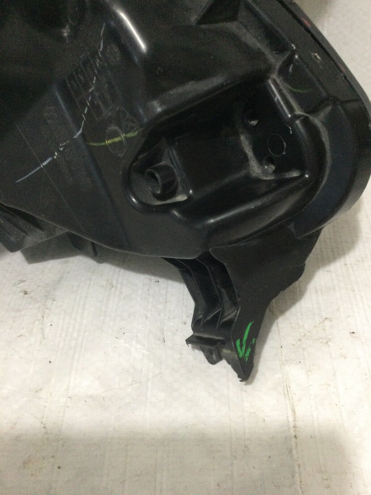 2021 GMC Terrain Left Driver HID Xenon Headlight 84312726 OEM ( DAMAGE TAB )
