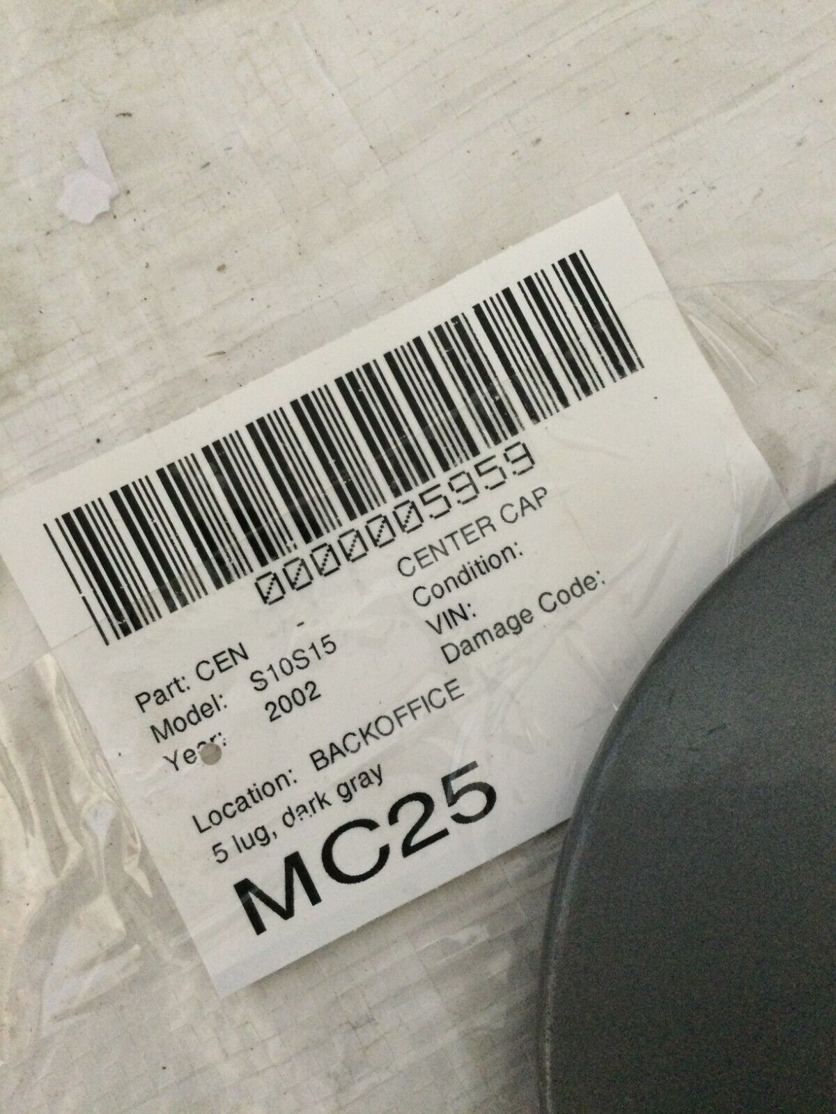 GMC 15998644 wheel center caps Jimmy Sonoma S15 OEM