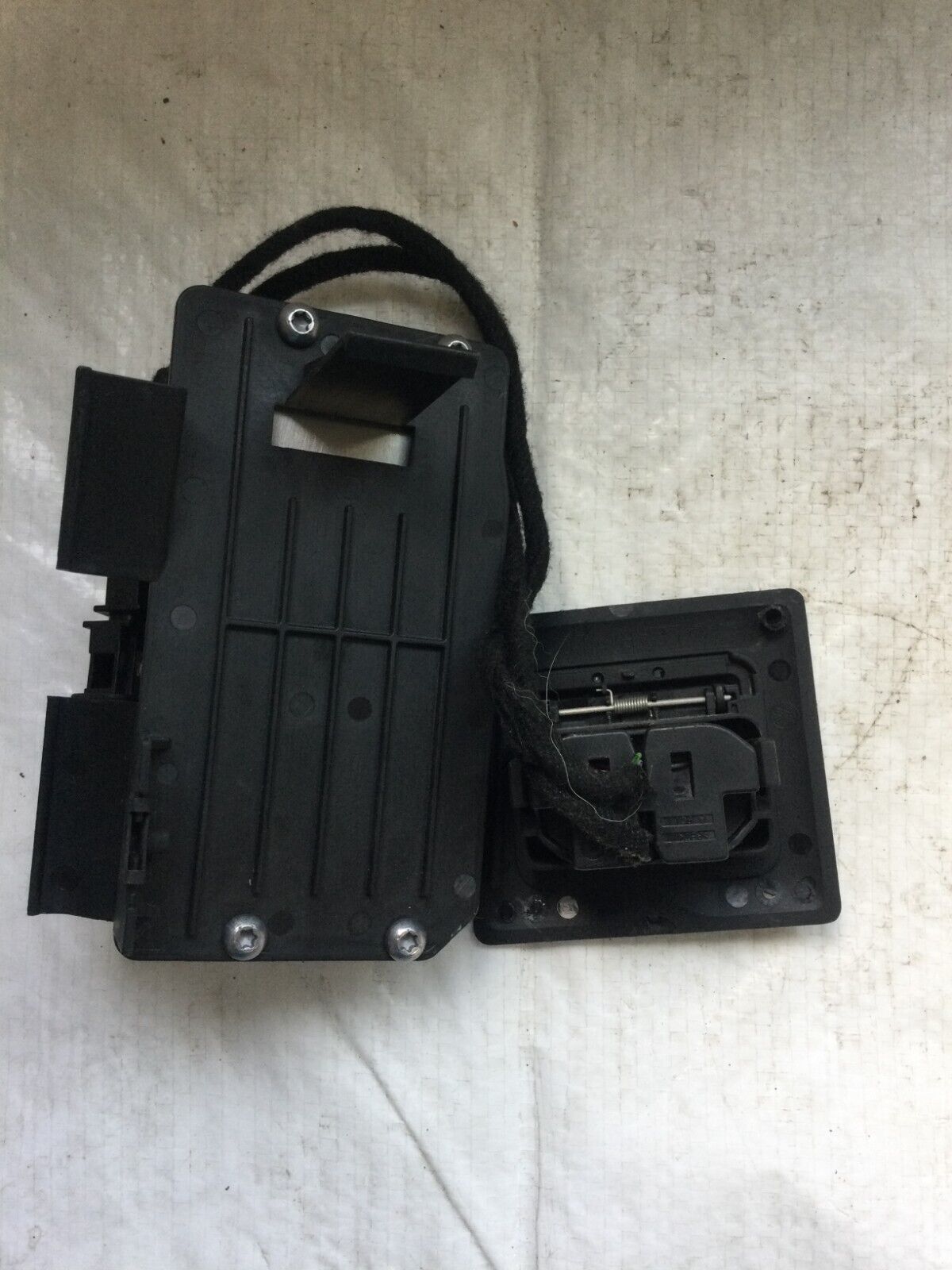 Volkswagen VW Touareg 04-07 Rear Trunk Power Outlet Inverter 7L6907155A