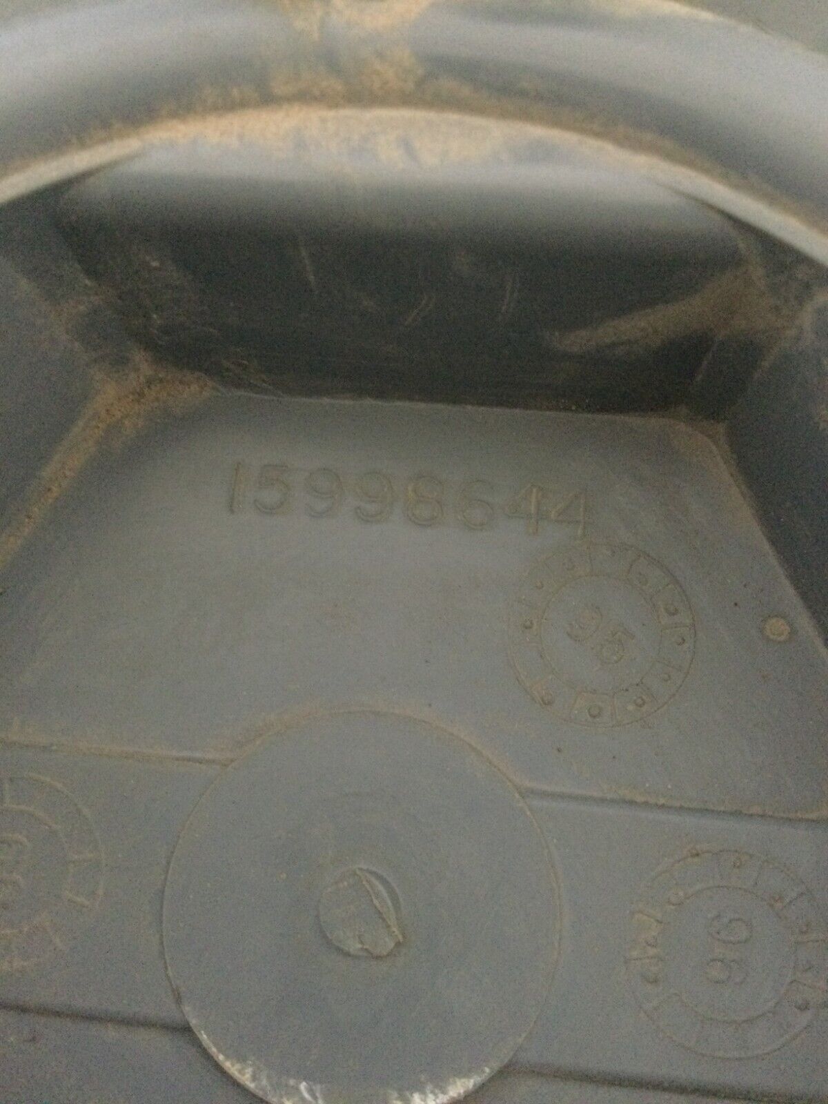 GMC 15998644 wheel center caps Jimmy Sonoma S15 OEM