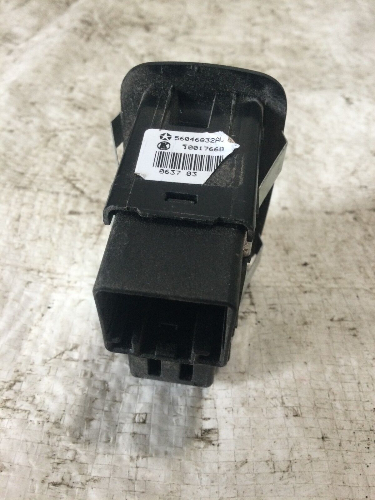 Rear Window Switch 2016-2018 Dodge Ram 1500 2500 3500 LH or RH 56046832AC
