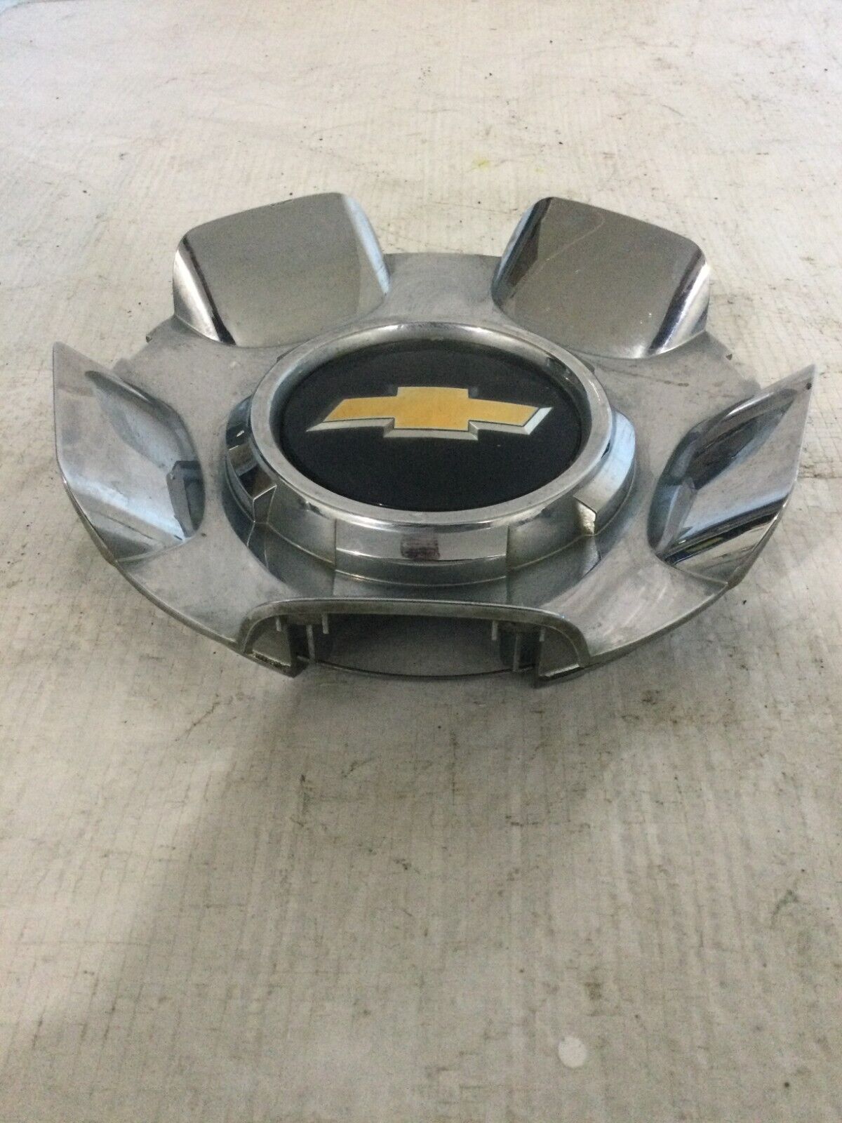 Chevy Wheel Hub Center Cap 9596341 Silverado Silverado Tahoe Avalanche OEM