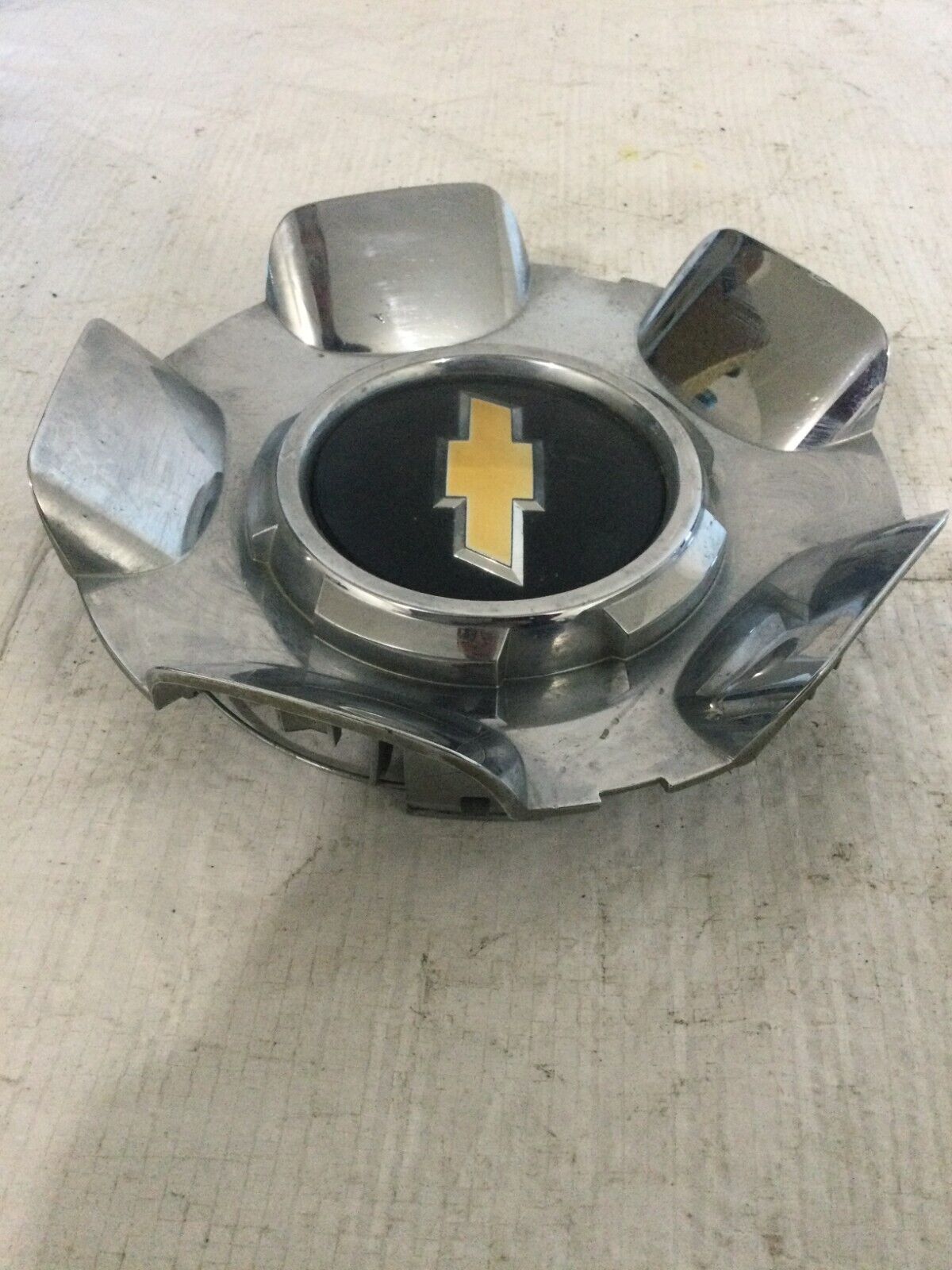 Chevy Wheel Hub Center Cap 9596341 Silverado Silverado Tahoe Avalanche OEM