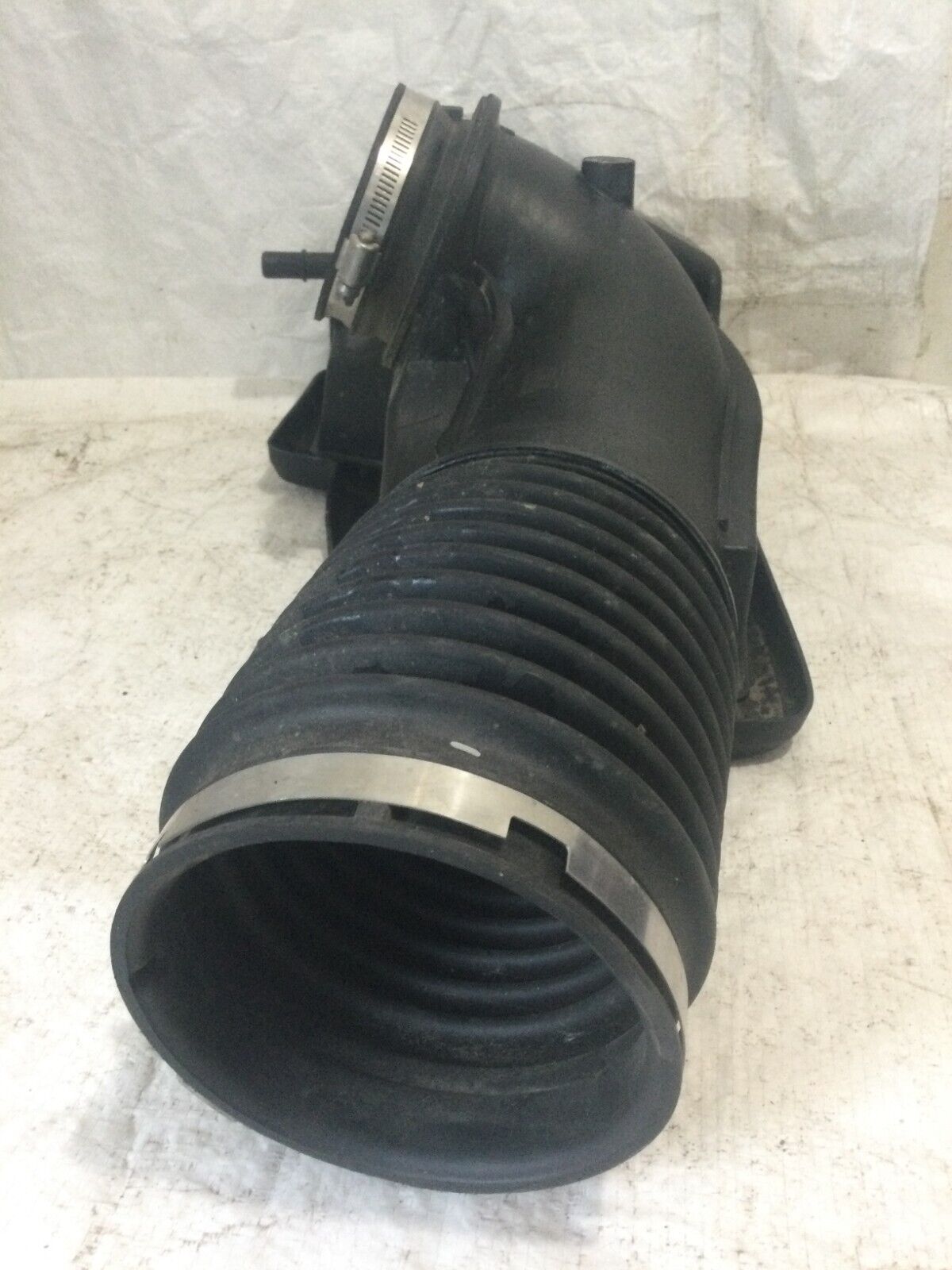 Air Cleaner Outlet Duct OEM 2019 Silverado Sierra 1500 5.3L 84493960 ( DAMAGED )