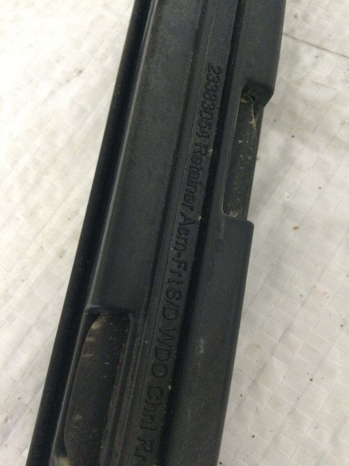 2020 Chevrolet Silverado 1500 Door Window Glass Retainer Bracket OEM