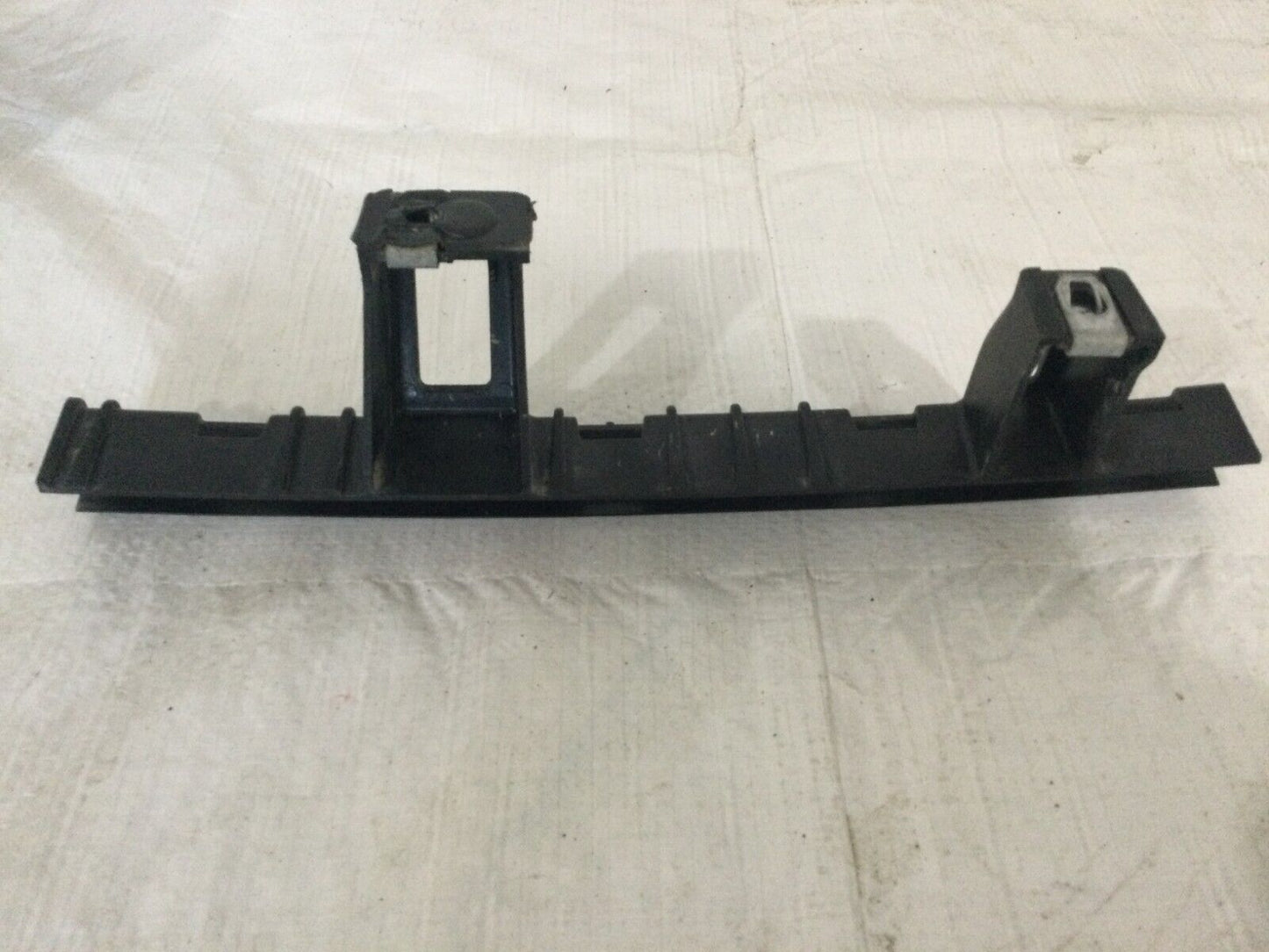 2020 Chevrolet Silverado 1500 Door Window Glass Channel Bracket Right OEM