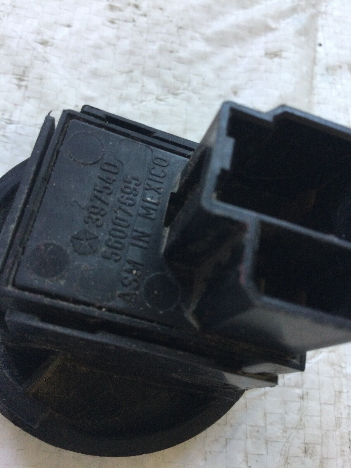 Rear Window Switch with Bezel 2003-2005 Ram 1500 2500 3500, LH or RH, 56007695AC