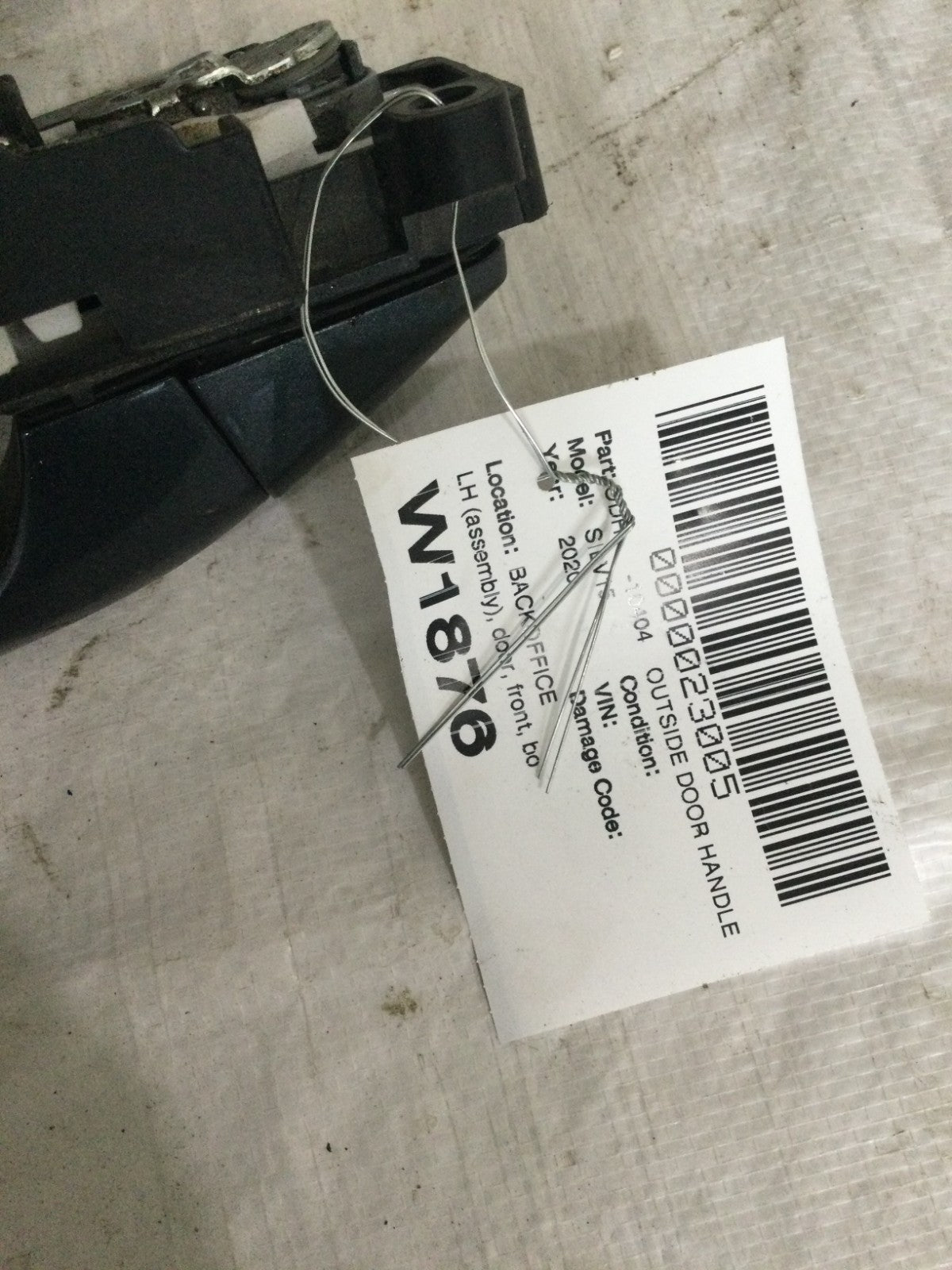 2020 Chevy Silverado 1500 Front Left Outside Door Handle W/ Lock Actuator OEM