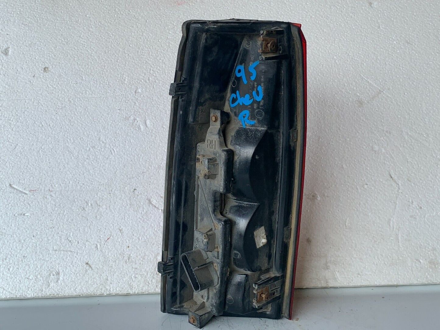 GM Tail Light Right Passenger Side 16508322 1988-2000 Chevrolet Tahoe Yukon OEM