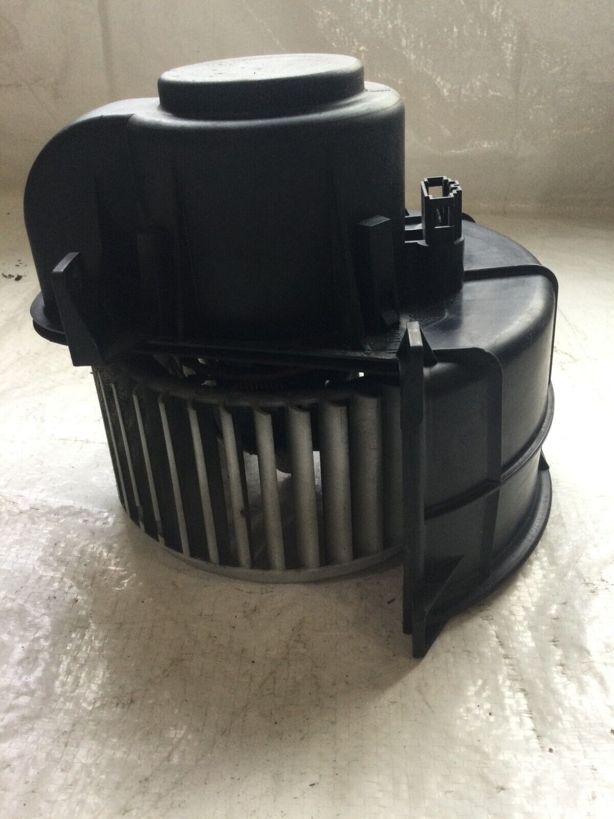 OEM Volkswagen VW Touareg 2007 A/C Heater Blower Motor Front 7L0820021L