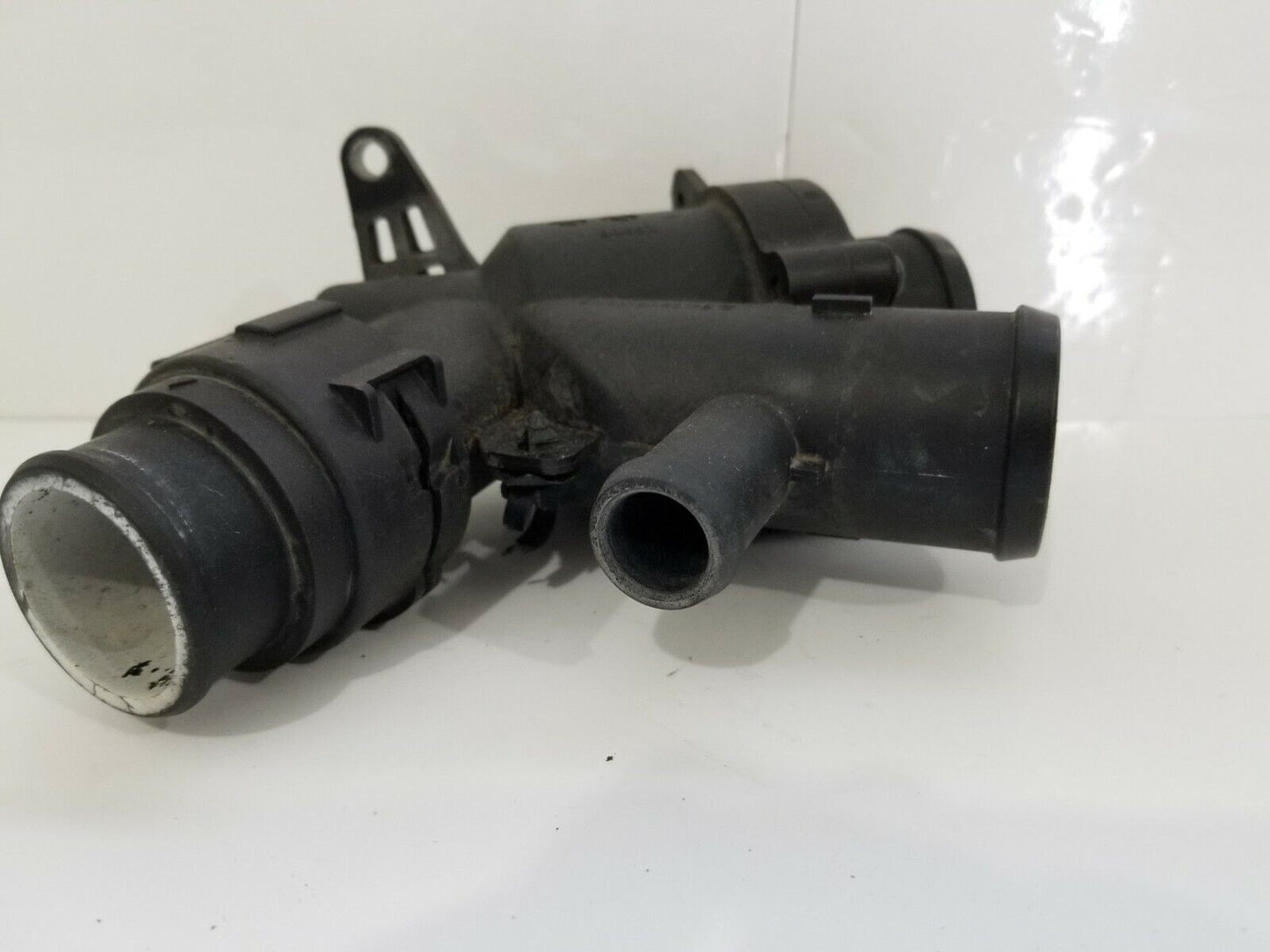 Land Rover LR4 2010-2013 OEM Thermostat Housing 5.0L V8