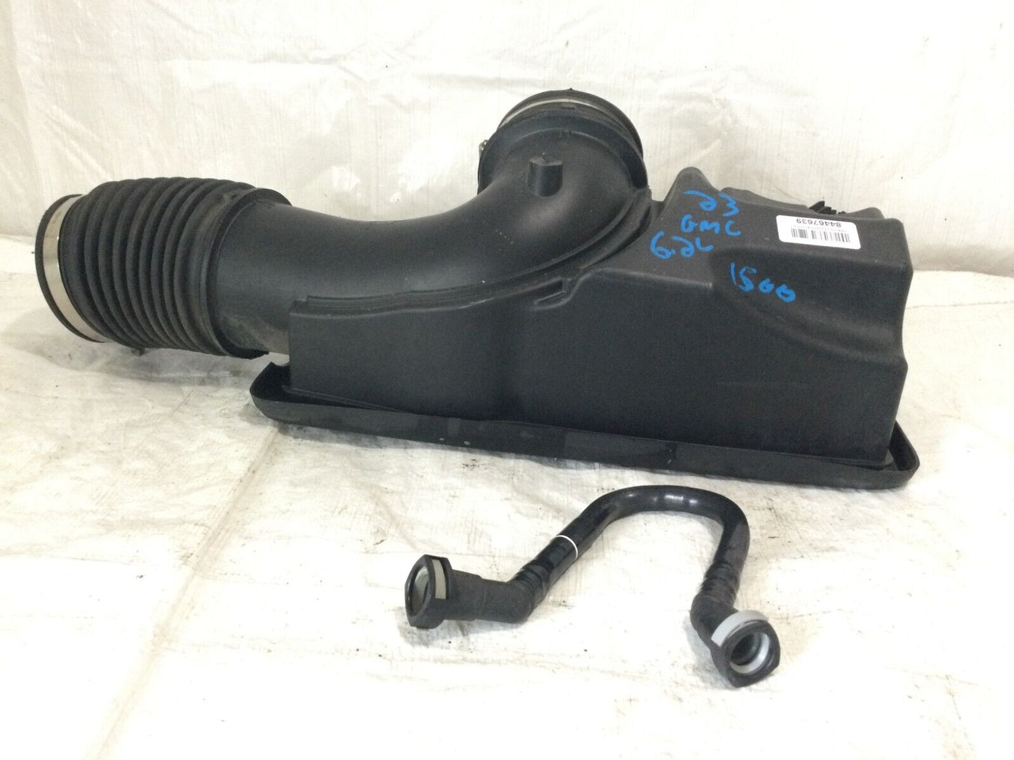 2022-2023 GMC Sierra 1500 6.2L Air Intake Outlet Duct OEM 84467639