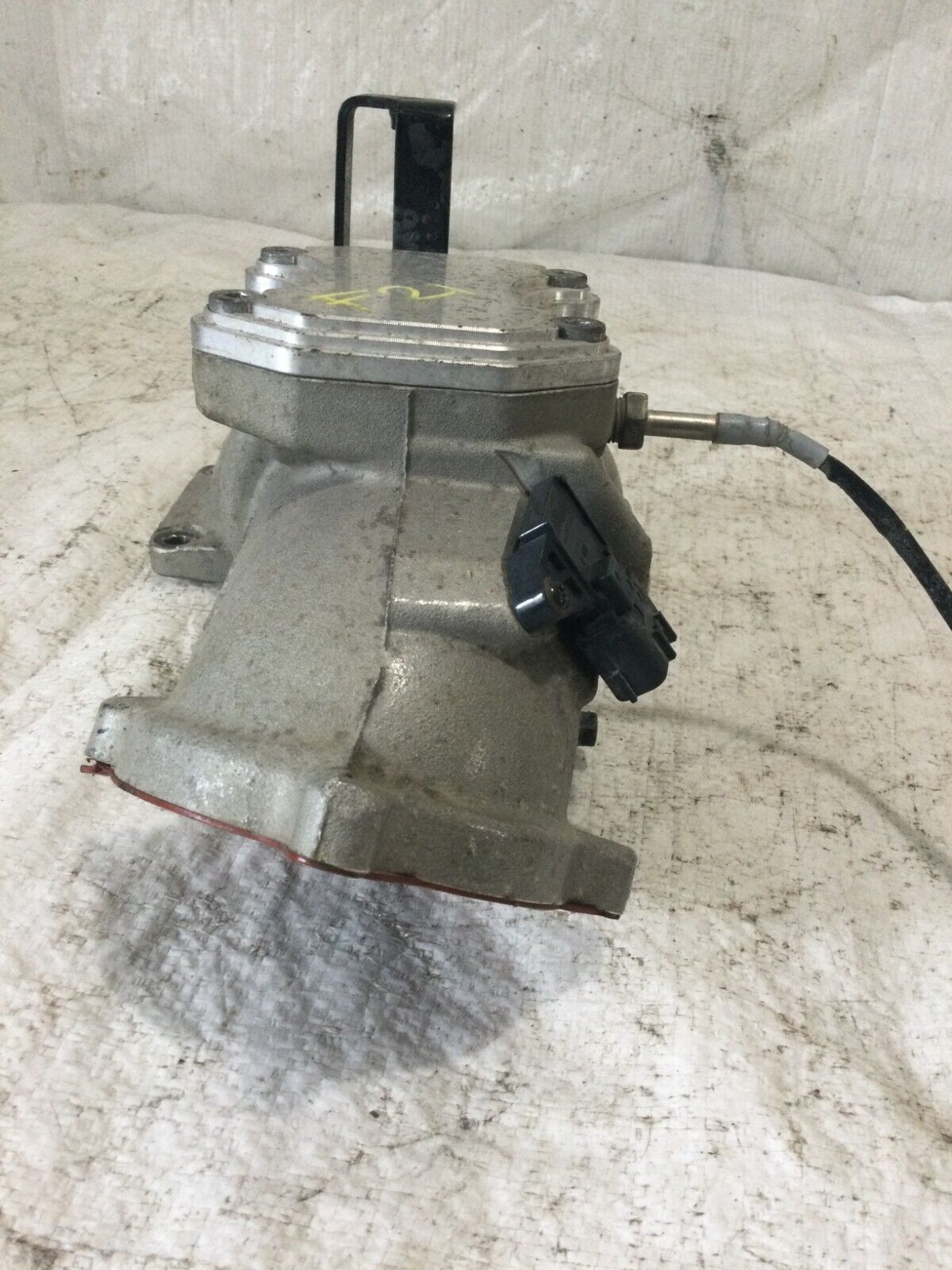 RAM 2500 3500 6.7l Cummins Diesel EGR Intake Horn 2007 OEM