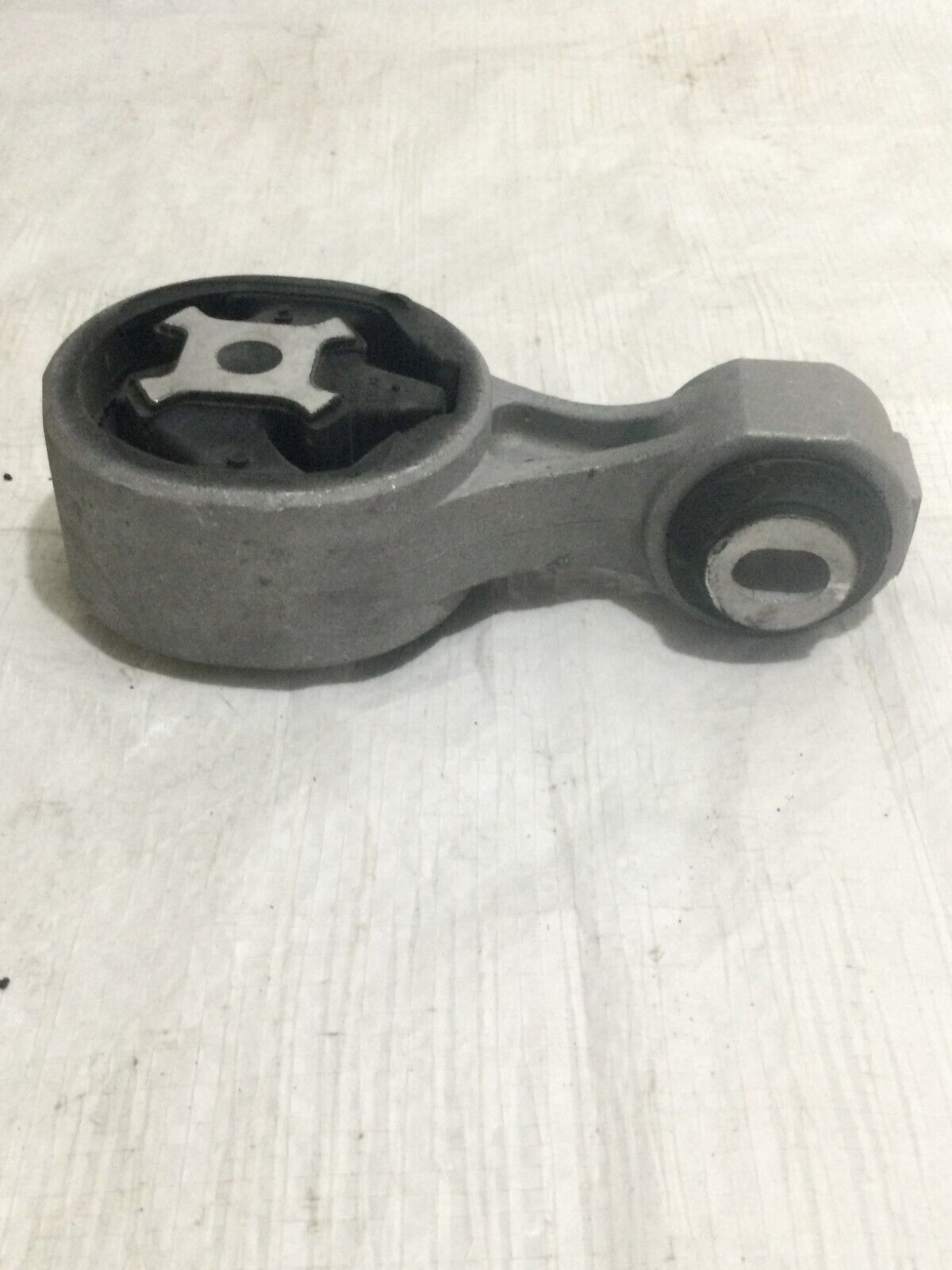 2020 Nissan Rogue Front Right Engine Mount Bracket Torque Arm OEM 2.5L