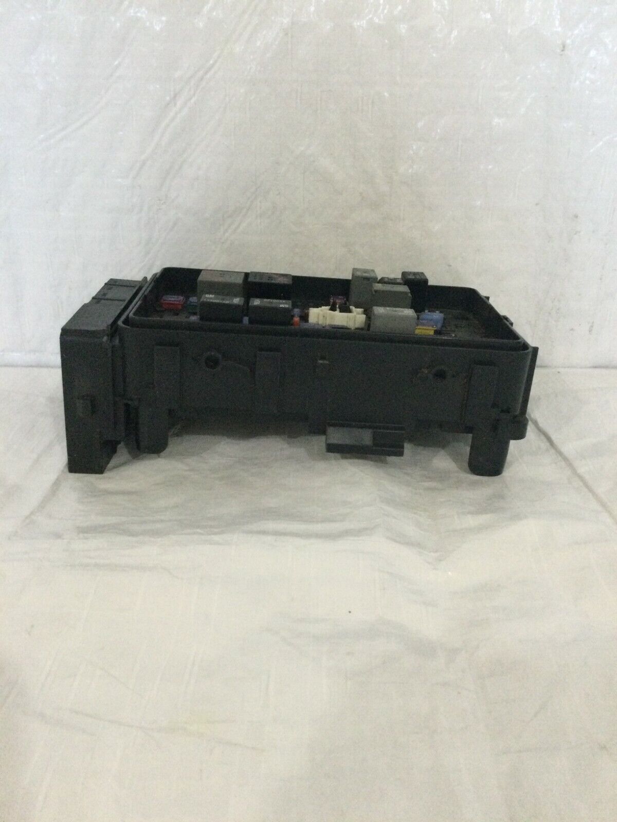 Buick 2018-2019 Regal Sportback 2.0L L4-Fuse Box Fuse & Relay Box 39116632 OEM