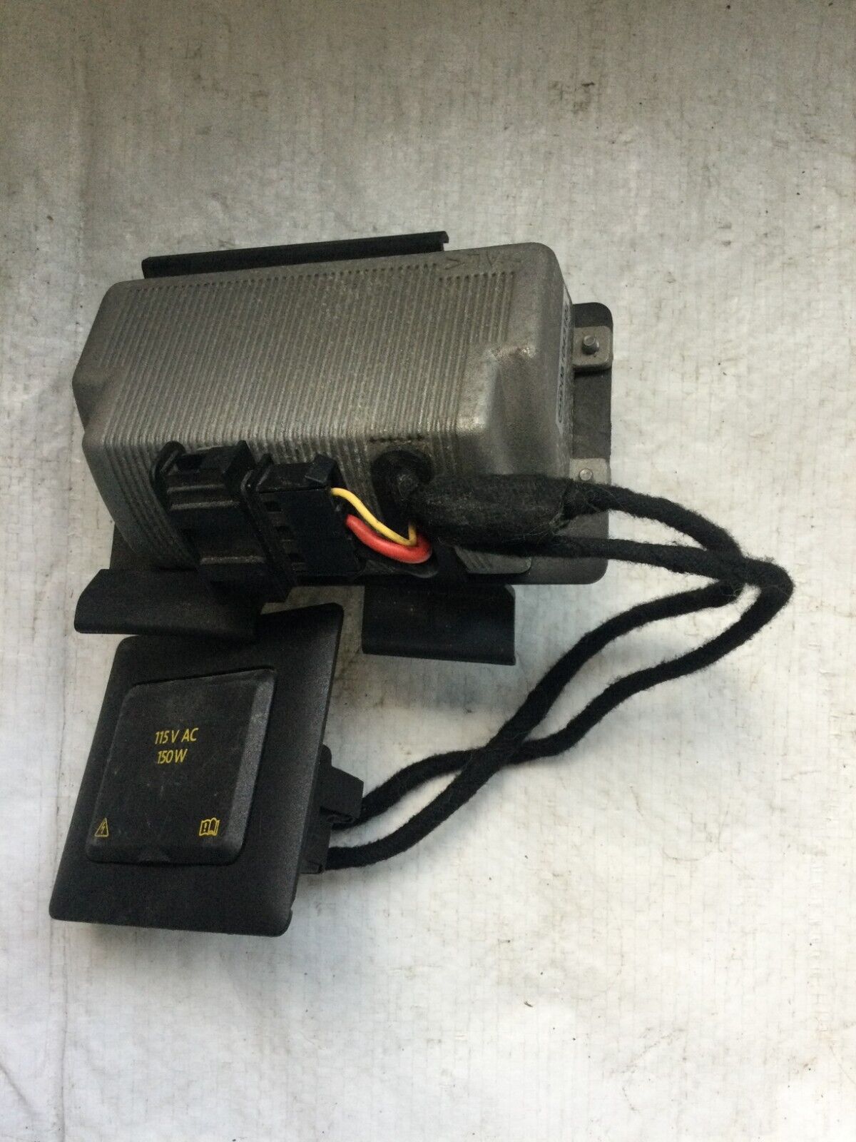 Volkswagen VW Touareg 04-07 Rear Trunk Power Outlet Inverter 7L6907155A