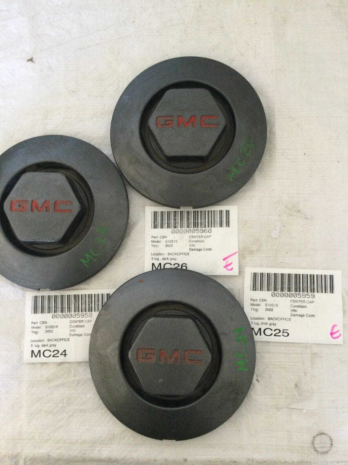 GMC 15998644 wheel center caps Jimmy Sonoma S15 OEM