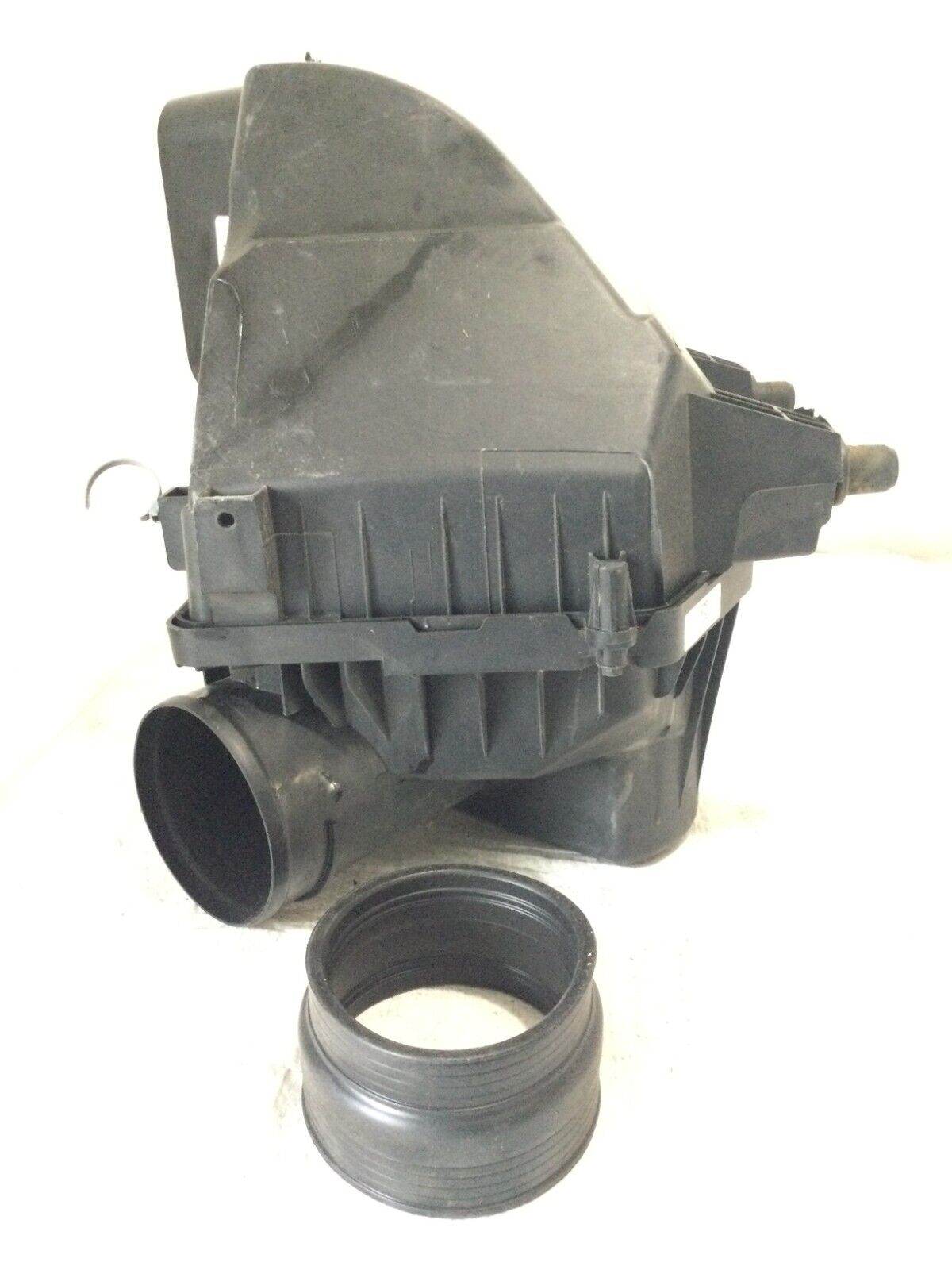 2022-2023 GMC Sierra 1500 6.2L Air Cleaner Filter Box Assembly OEM