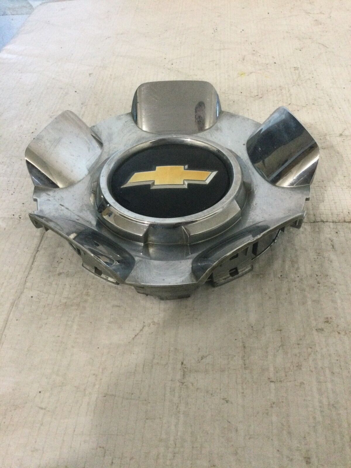 Chevy Wheel Hub Center Cap 9596341 Silverado Silverado Tahoe Avalanche OEM