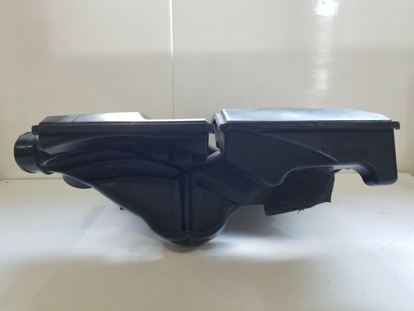 Land Rover LR4 2010-2013 OEM Air Intake Duct Resonator 5.0L V8