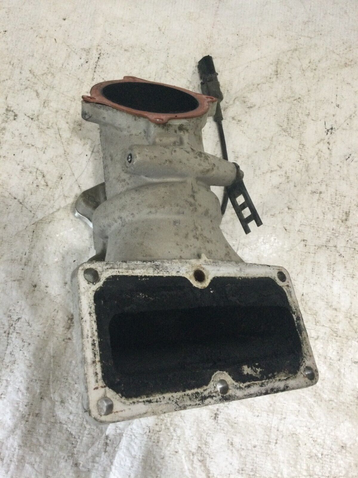 RAM 2500 3500 6.7l Cummins Diesel EGR Intake Horn 2007 OEM