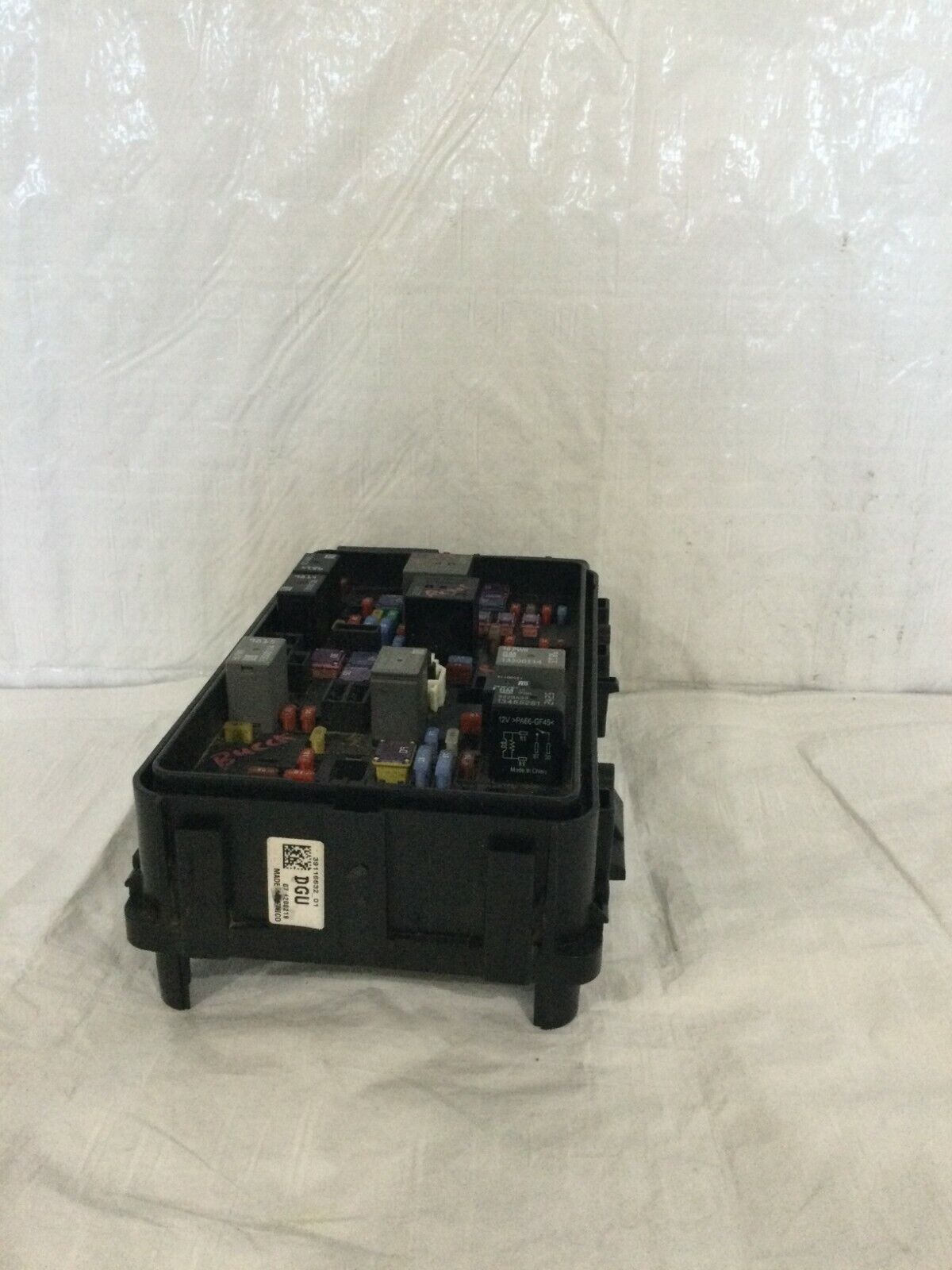 Buick 2018-2019 Regal Sportback 2.0L L4-Fuse Box Fuse & Relay Box 39116632 OEM