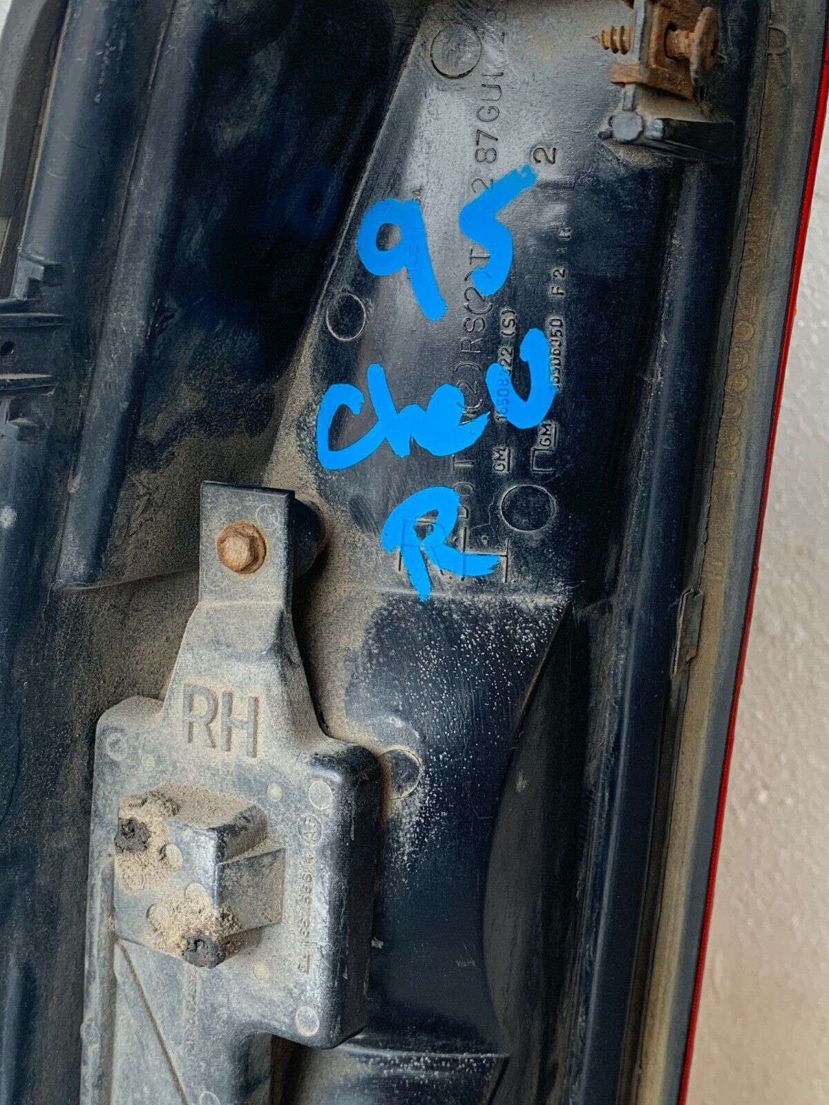 GM Tail Light Right Passenger Side 16508322 1988-2000 Chevrolet Tahoe Yukon OEM