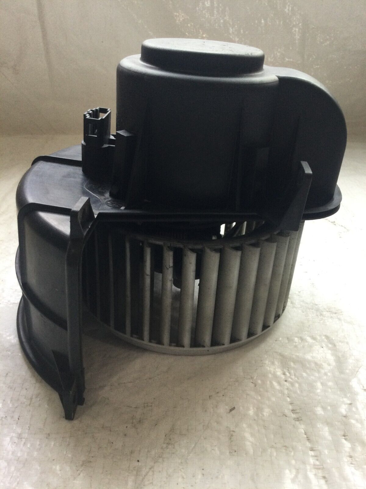 OEM Volkswagen VW Touareg 2007 A/C Heater Blower Motor Front 7L0820021L