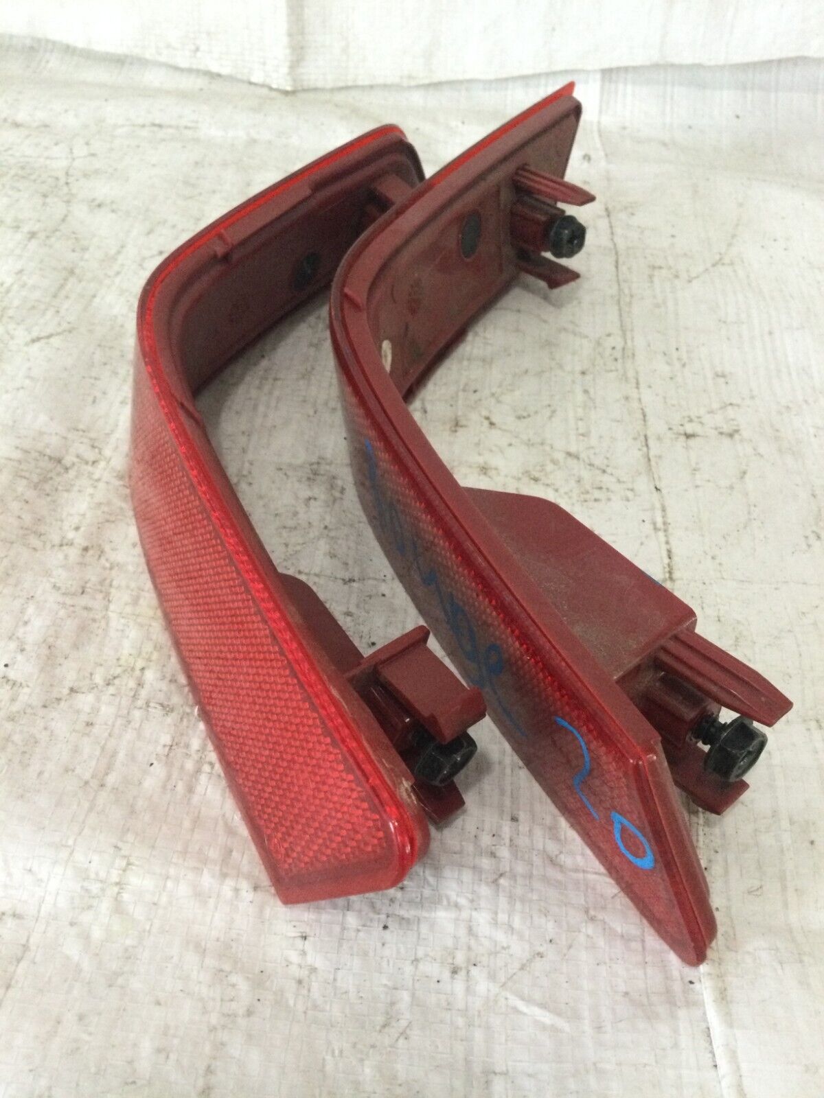 2020 Nissan Rogue Rear Bumper Reflector Left & Right OEM