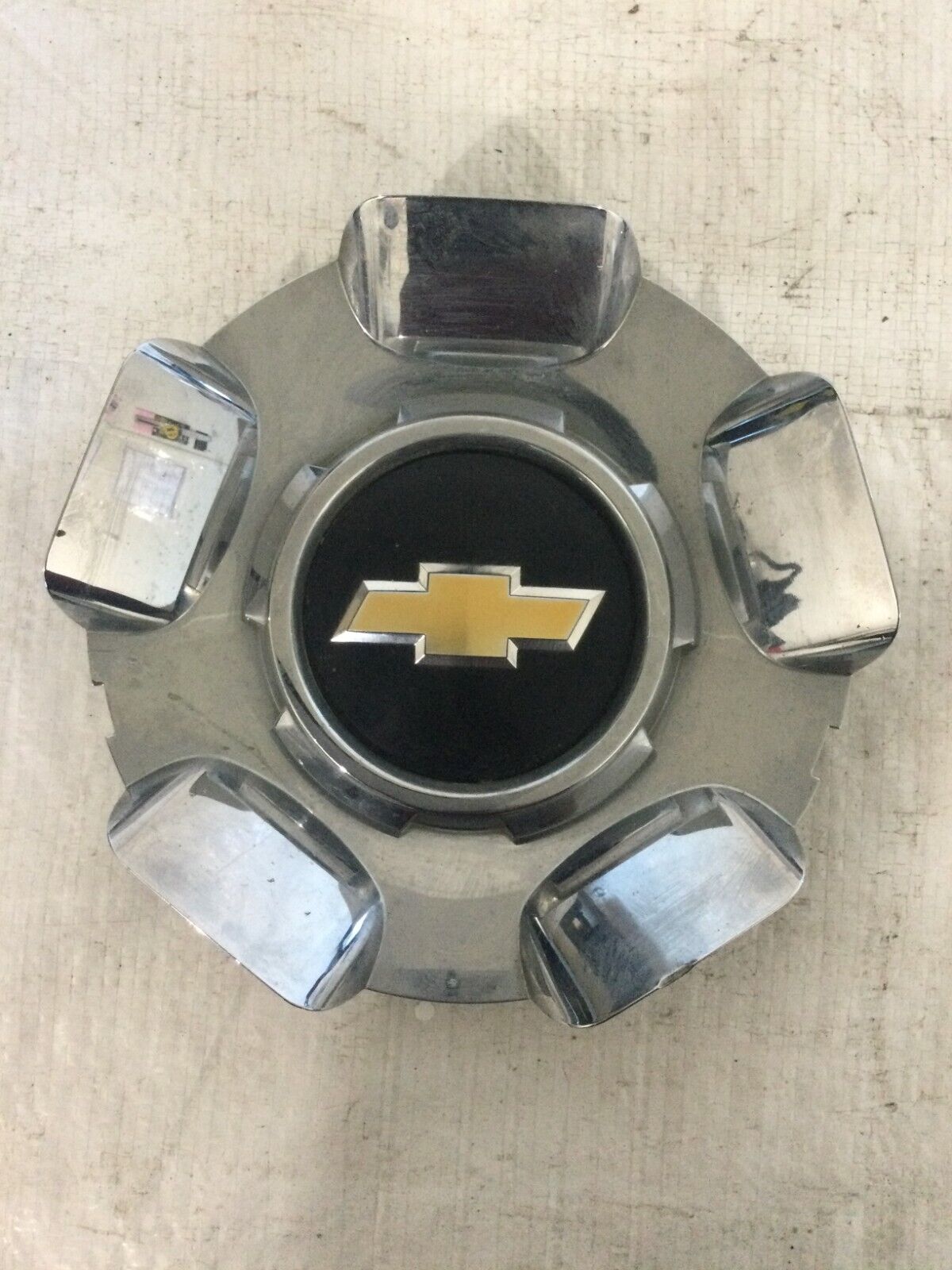 Chevy Wheel Hub Center Cap 9596341 Silverado Silverado Tahoe Avalanche OEM