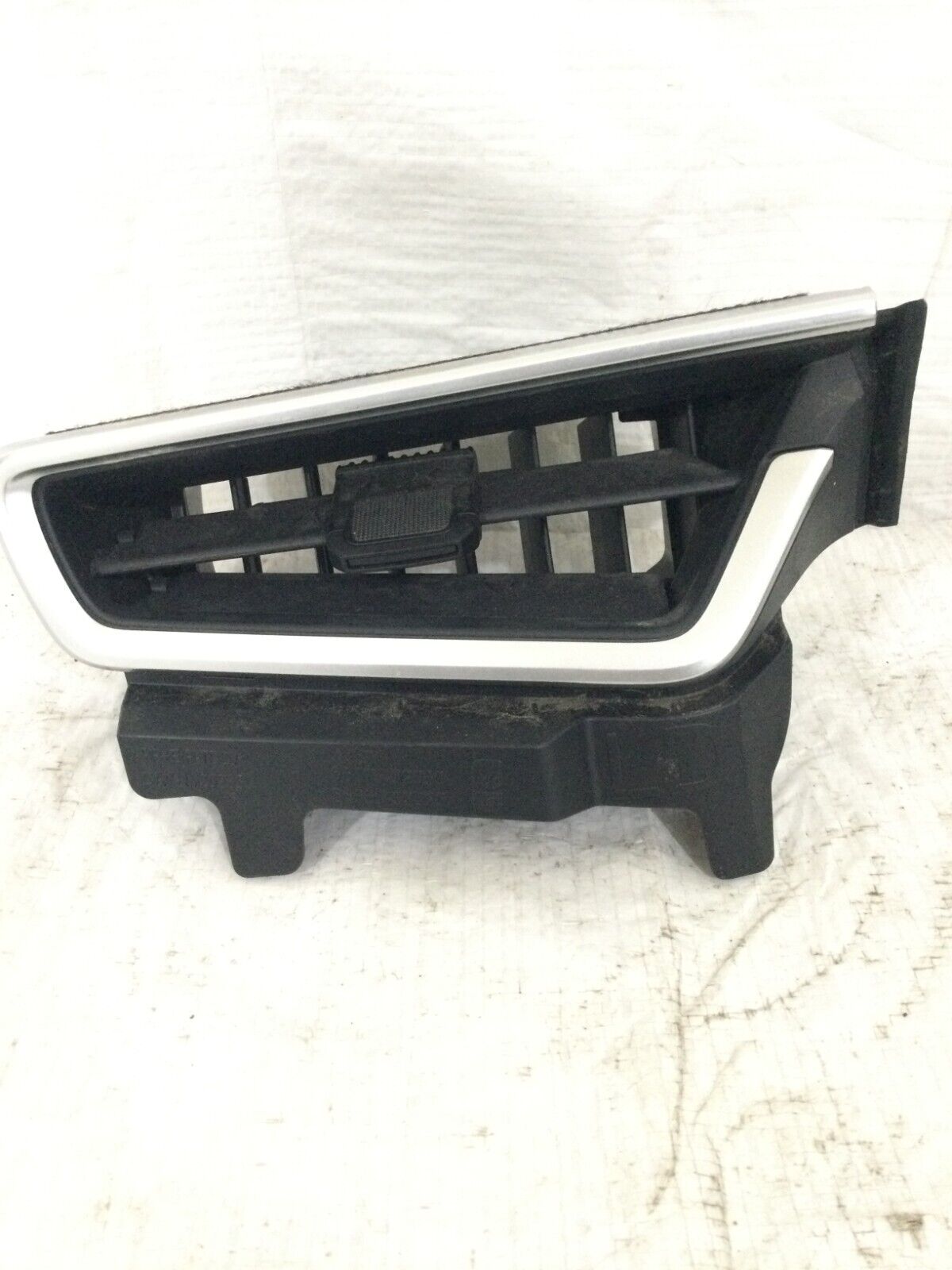 2019-2022 Toyota Corolla Dash Left Outer Air Vent Grille OEM 55650-02800