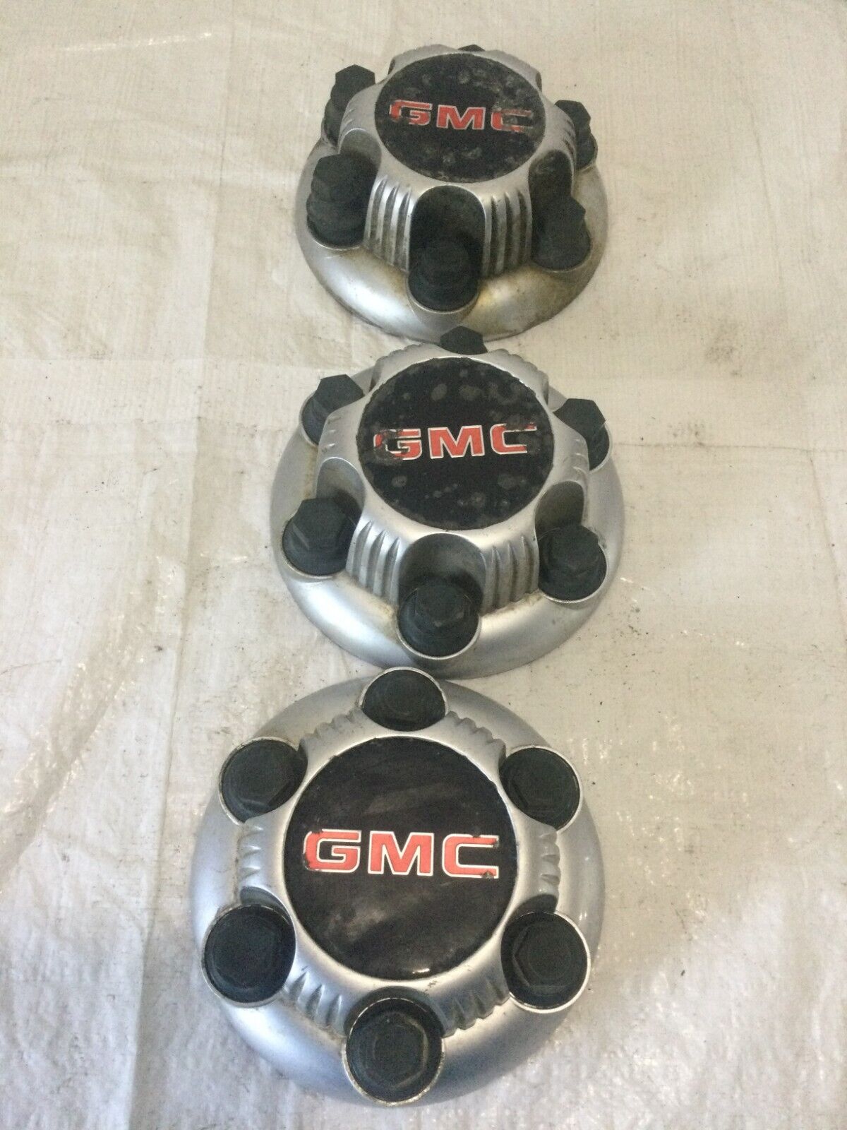 Set of 3 1999-2007 GMC Sierra 1500 6-Lug Center Caps Hubcaps OEM