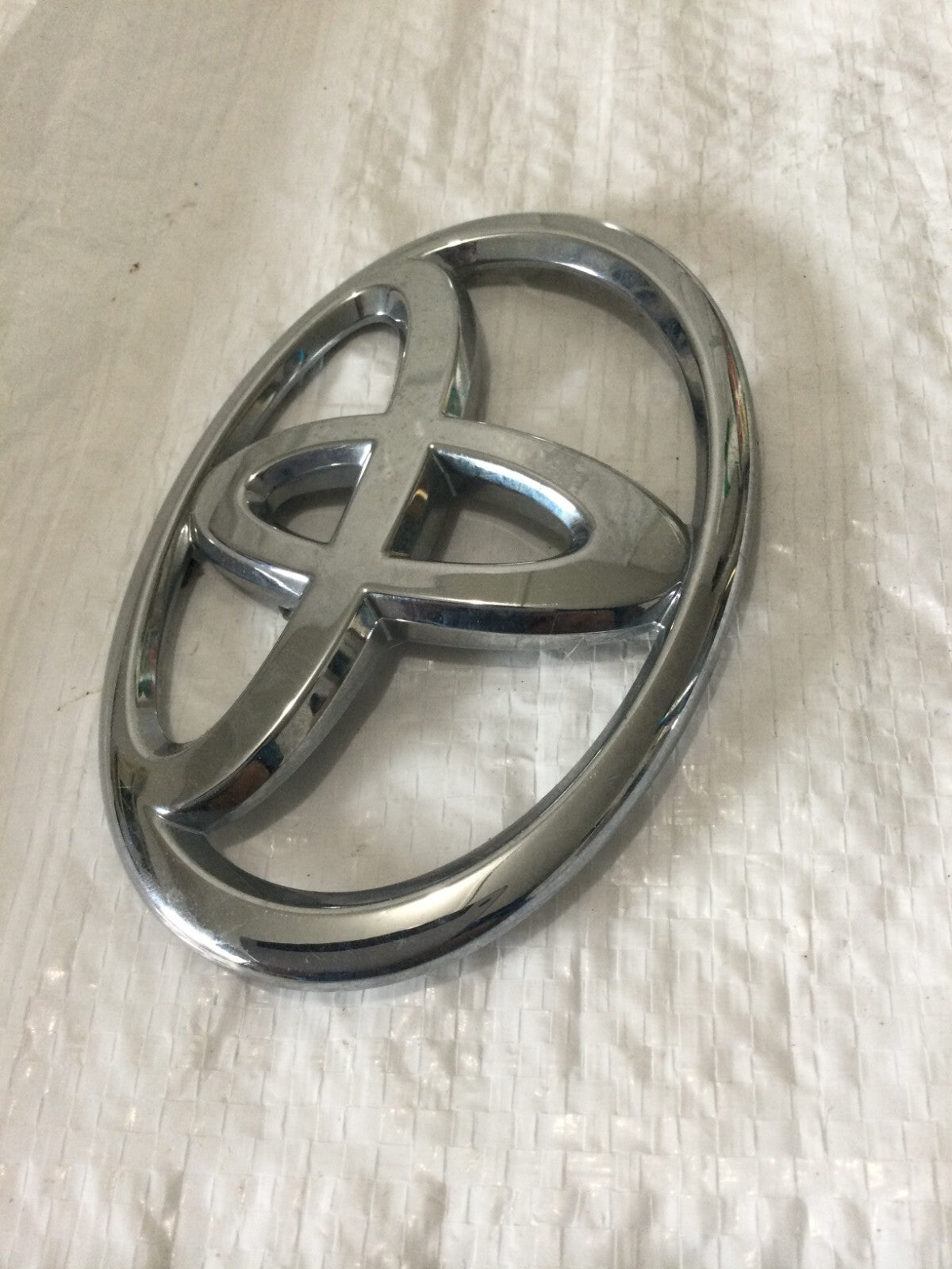 14 15 16 Toyota Corolla Front Grille Emblem Chrome Badge Sign Logo Genuine OEM