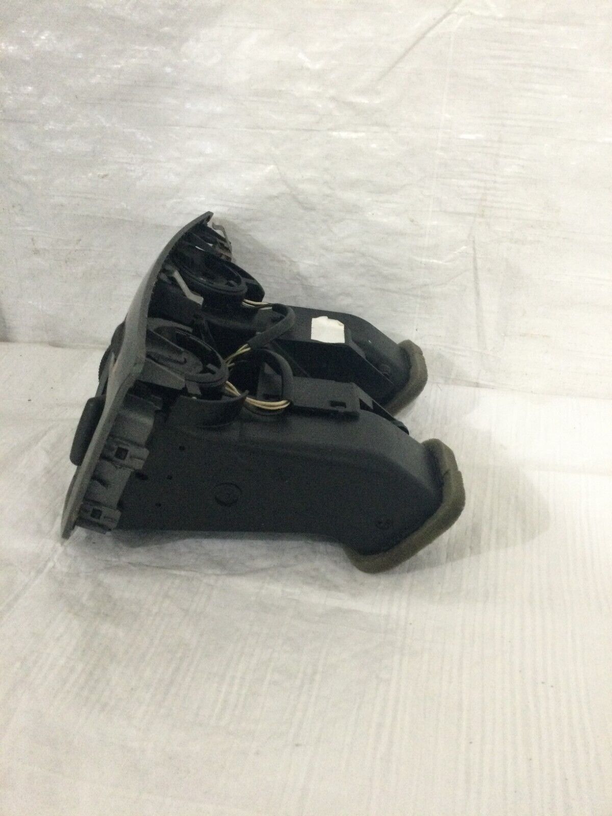 02-08 BMW E65 E66 745Li REAR CENTER CONSOLE A/C AC AIR HEATER VENT OEM 7002395