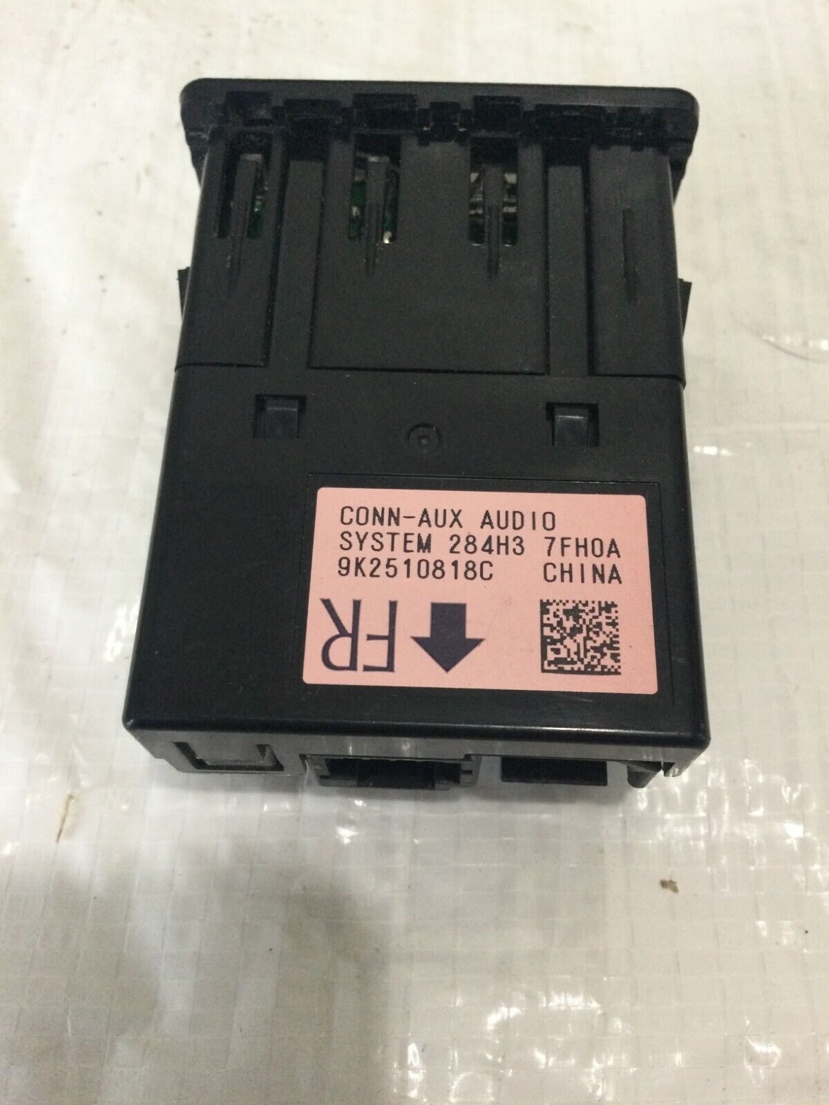 284H3-7FH0A Nissan Rogue 2017-2020 USB and AUX Ports Auxiliary Jack OEM USED