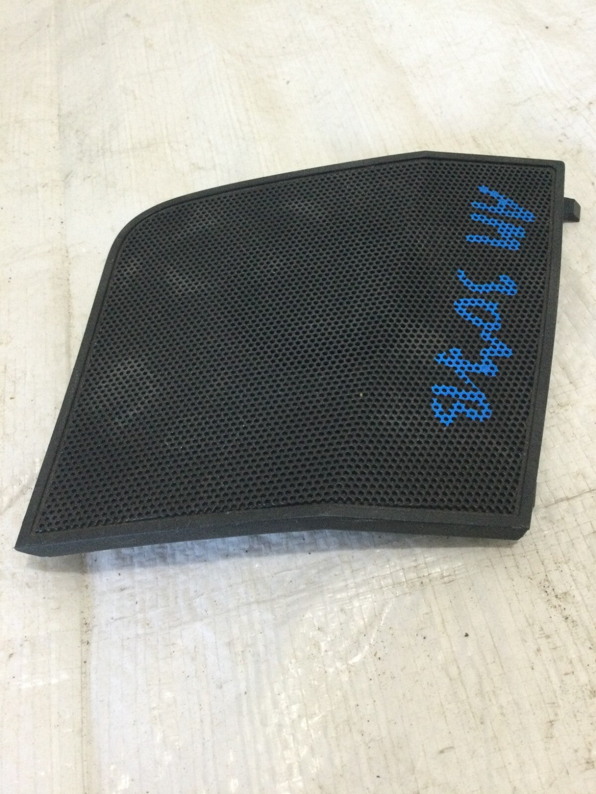 Passenger Side Right Tweeter Speaker Cover 55525-42010 Toyota RAV4 2018