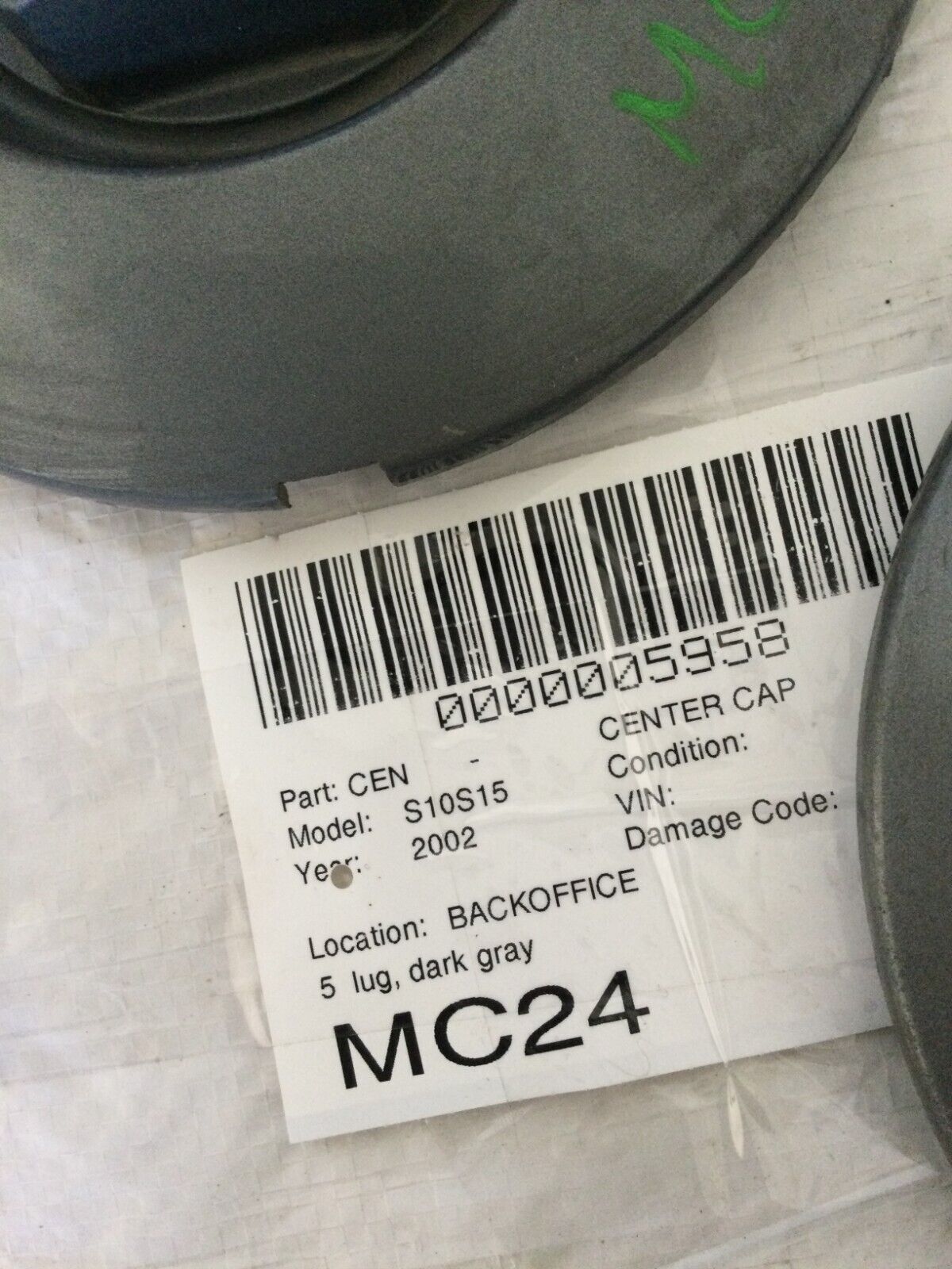 GMC 15998644 wheel center caps Jimmy Sonoma S15 OEM