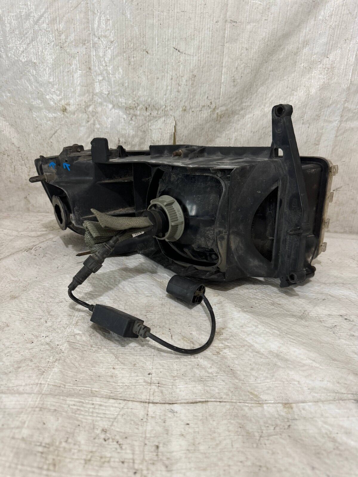 1998-2001 Dodge Ram 2500 Headlight Right Passenger Side OEM ( DAMAGE TAB )
