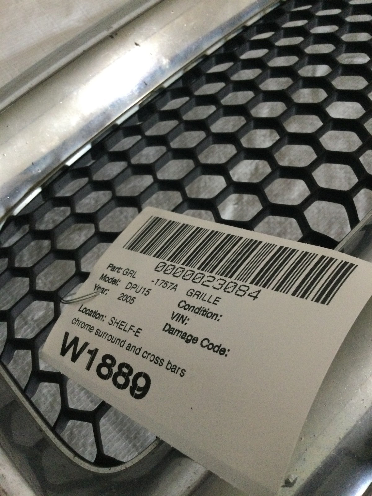 2005 Dodge Ram 1500 Grille OEM MINOR CHROME PEELING