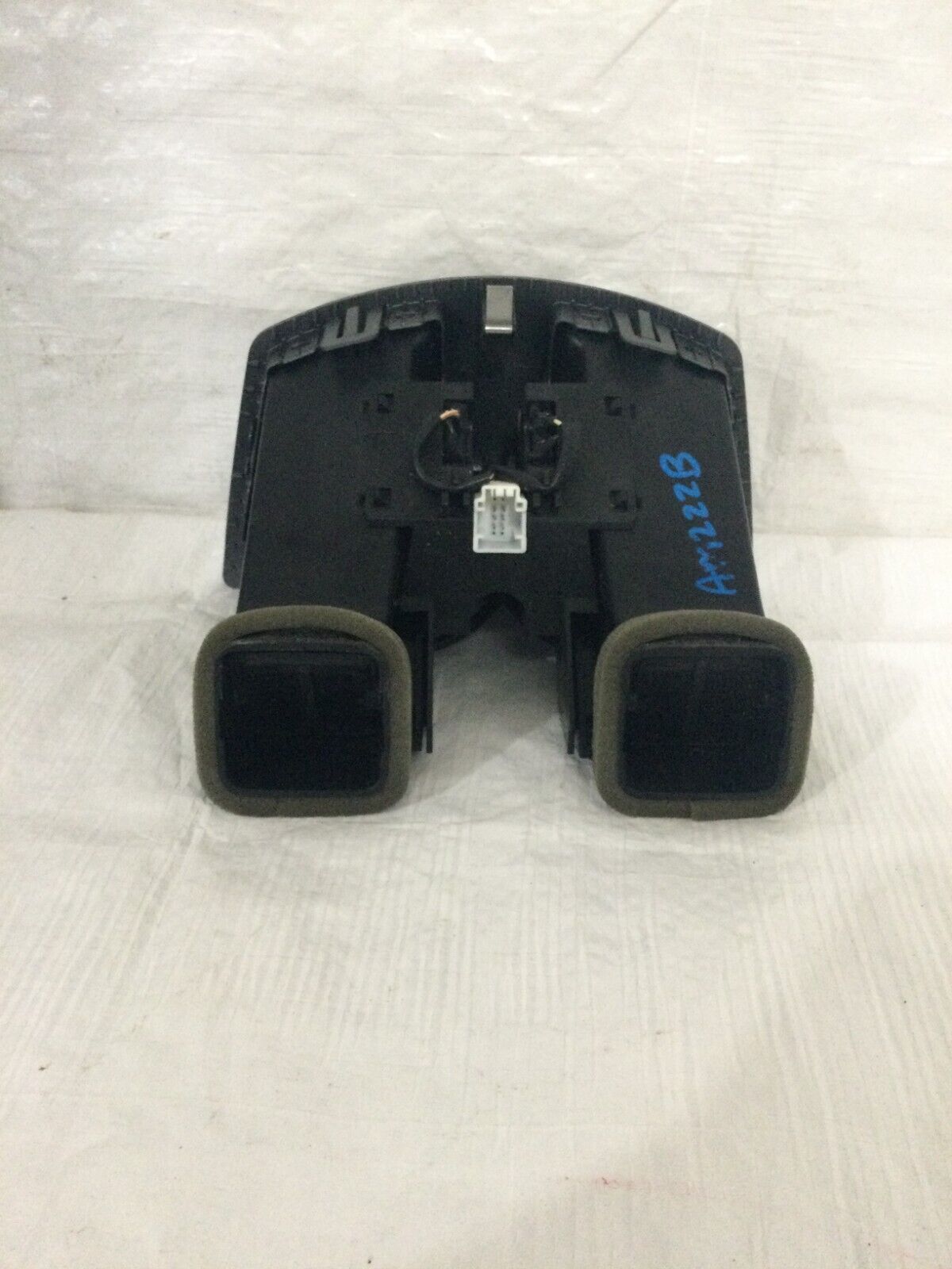 02-08 BMW E65 E66 745Li REAR CENTER CONSOLE A/C AC AIR HEATER VENT OEM 7002395