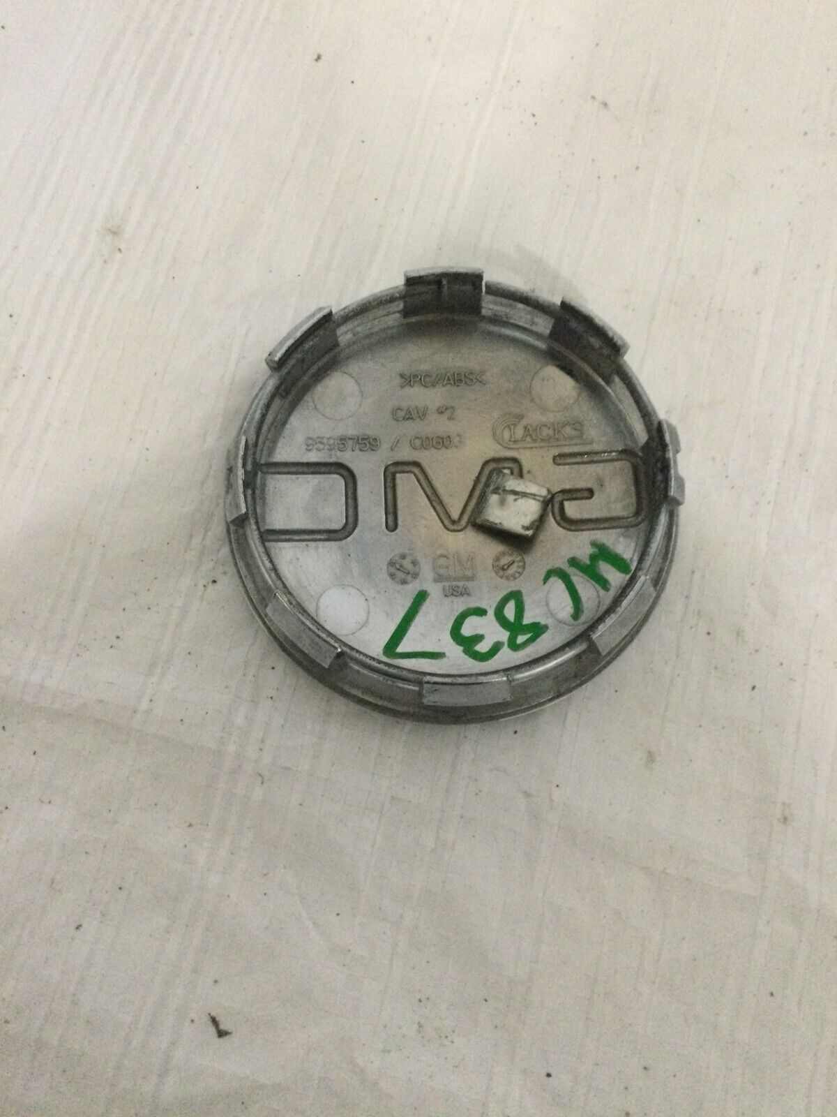 GMC Yukon Sierra Denali Chrome Wheel Center Hub Cover Cap OOEM 9595759