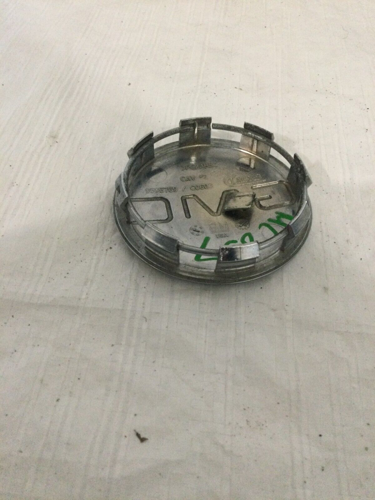 GMC Yukon Sierra Denali Chrome Wheel Center Hub Cover Cap OOEM 9595759