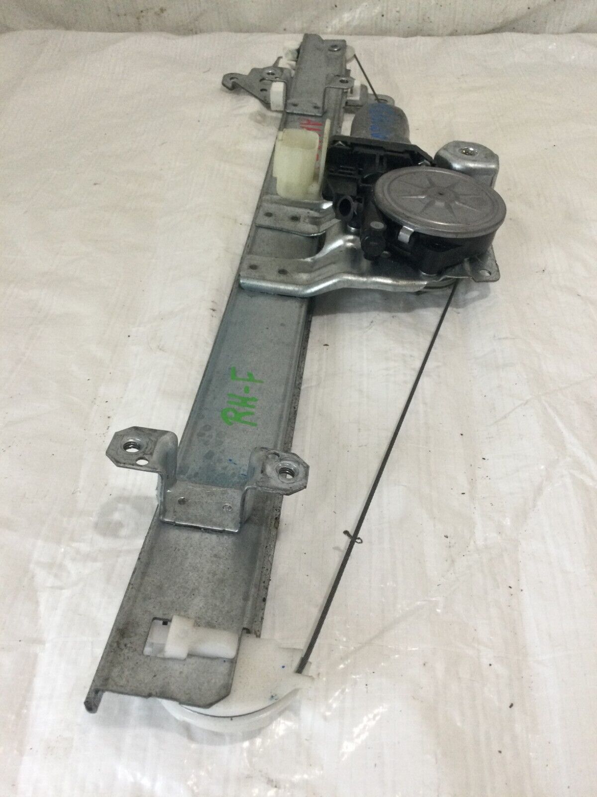 2020 Nissan Rogue Front Right Power Window Regulator Motor OEM