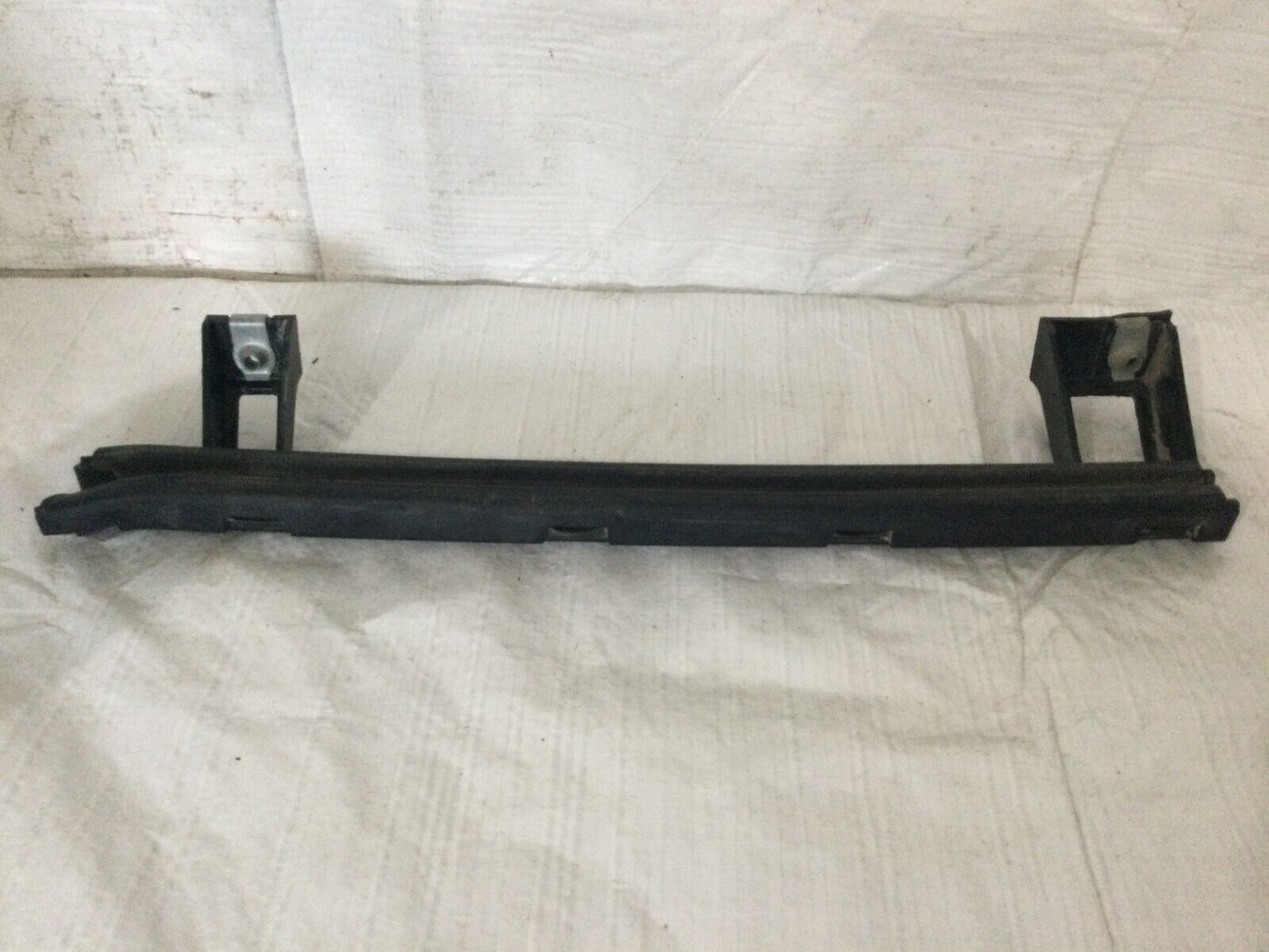 2020 Chevrolet Silverado 1500 Door Window Glass Retainer Bracket OEM