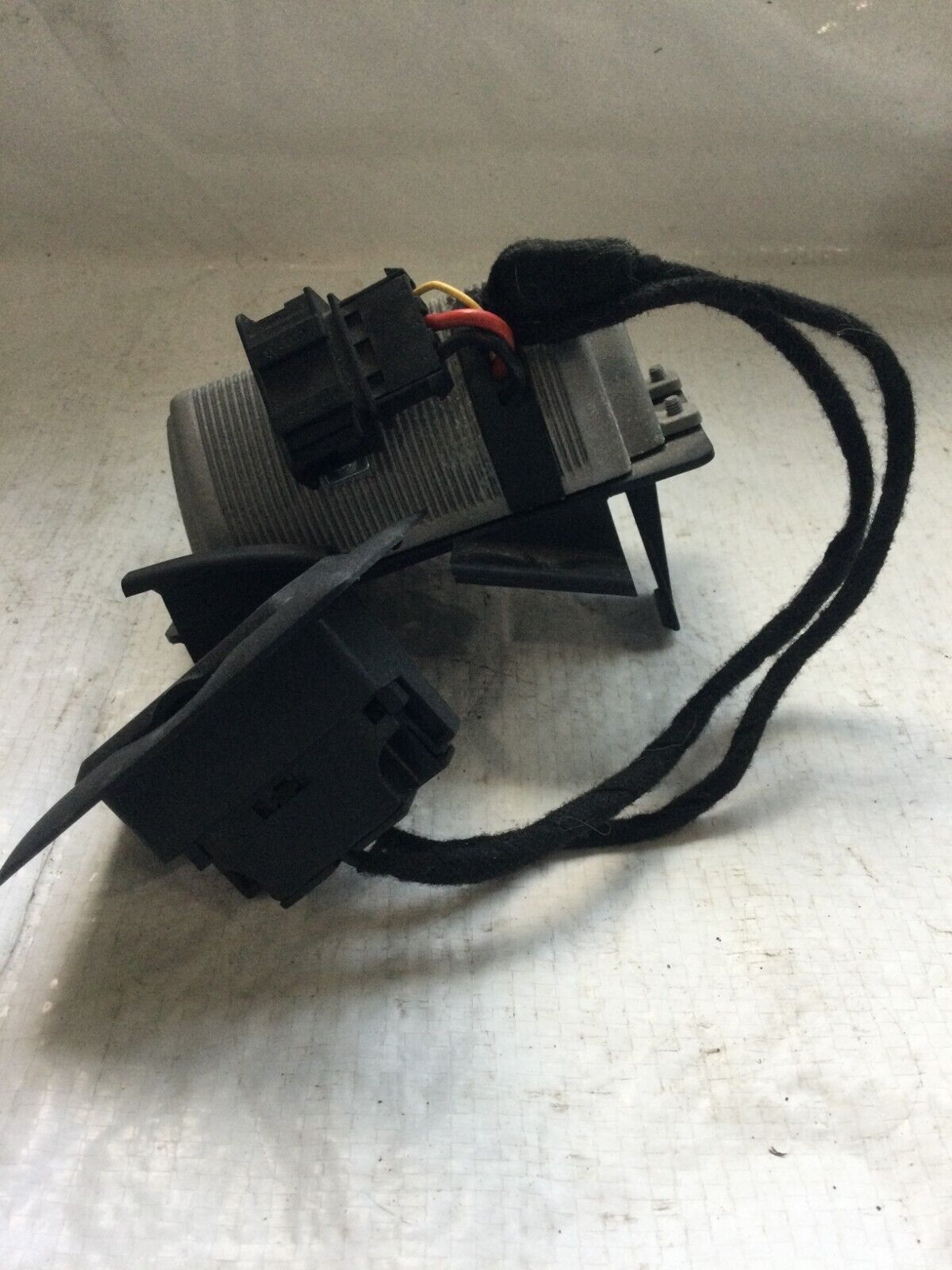 Volkswagen VW Touareg 04-07 Rear Trunk Power Outlet Inverter 7L6907155A