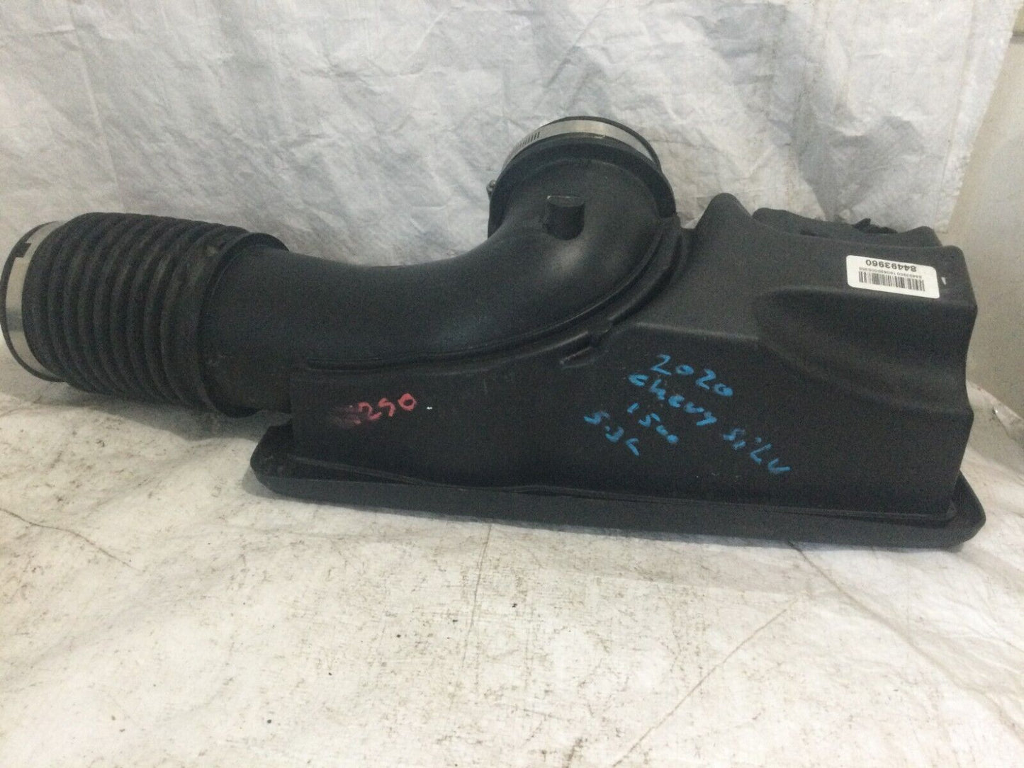 Air Cleaner Outlet Duct OEM 2019 Silverado Sierra 1500 5.3L 84493960 ( DAMAGED )