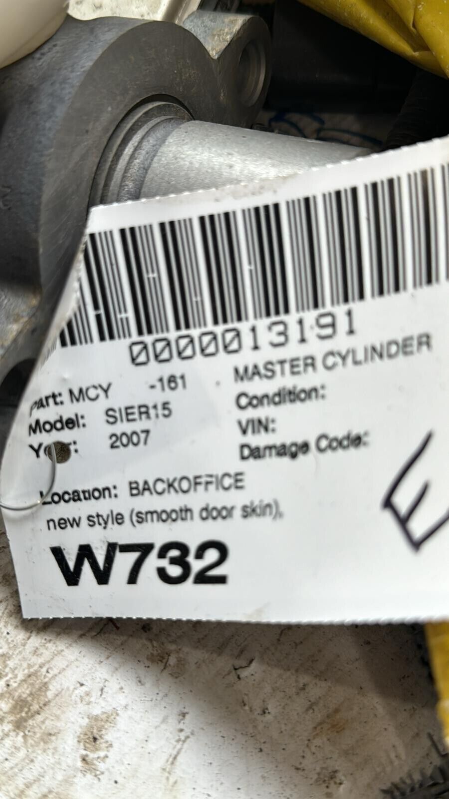 2007 GMC Sierra 1500 Master Brake Cylinder With reservoir 18077597 OEM
