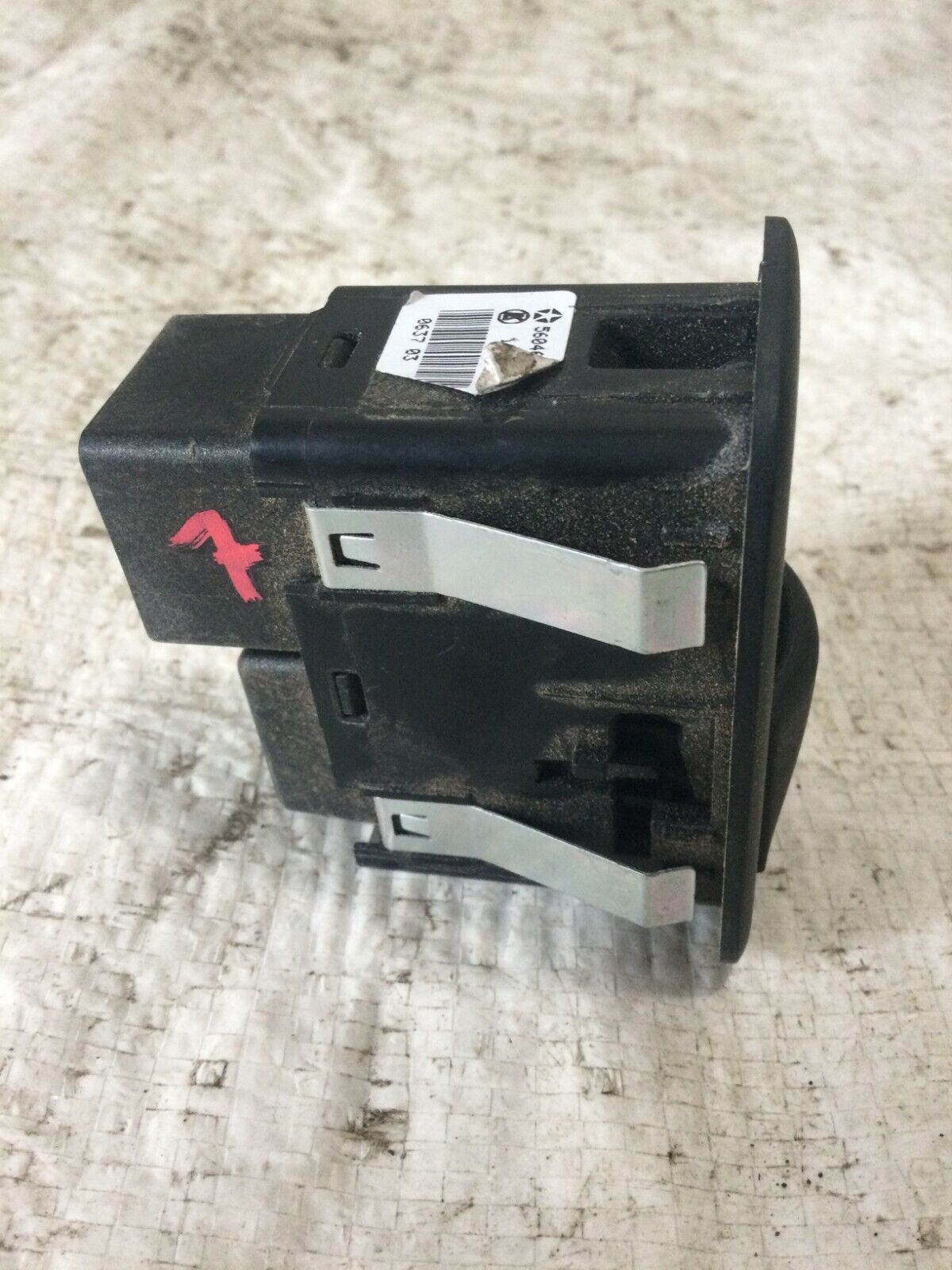 Rear Window Switch 2016-2018 Dodge Ram 1500 2500 3500 LH or RH 56046832AC